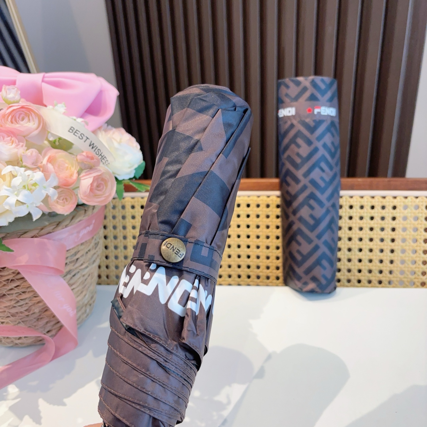  FENDI（芬迪）三折自动折叠晴雨伞 年度最新火爆单品  原单代工级品质 第一代210T碰击布防嗮拒水