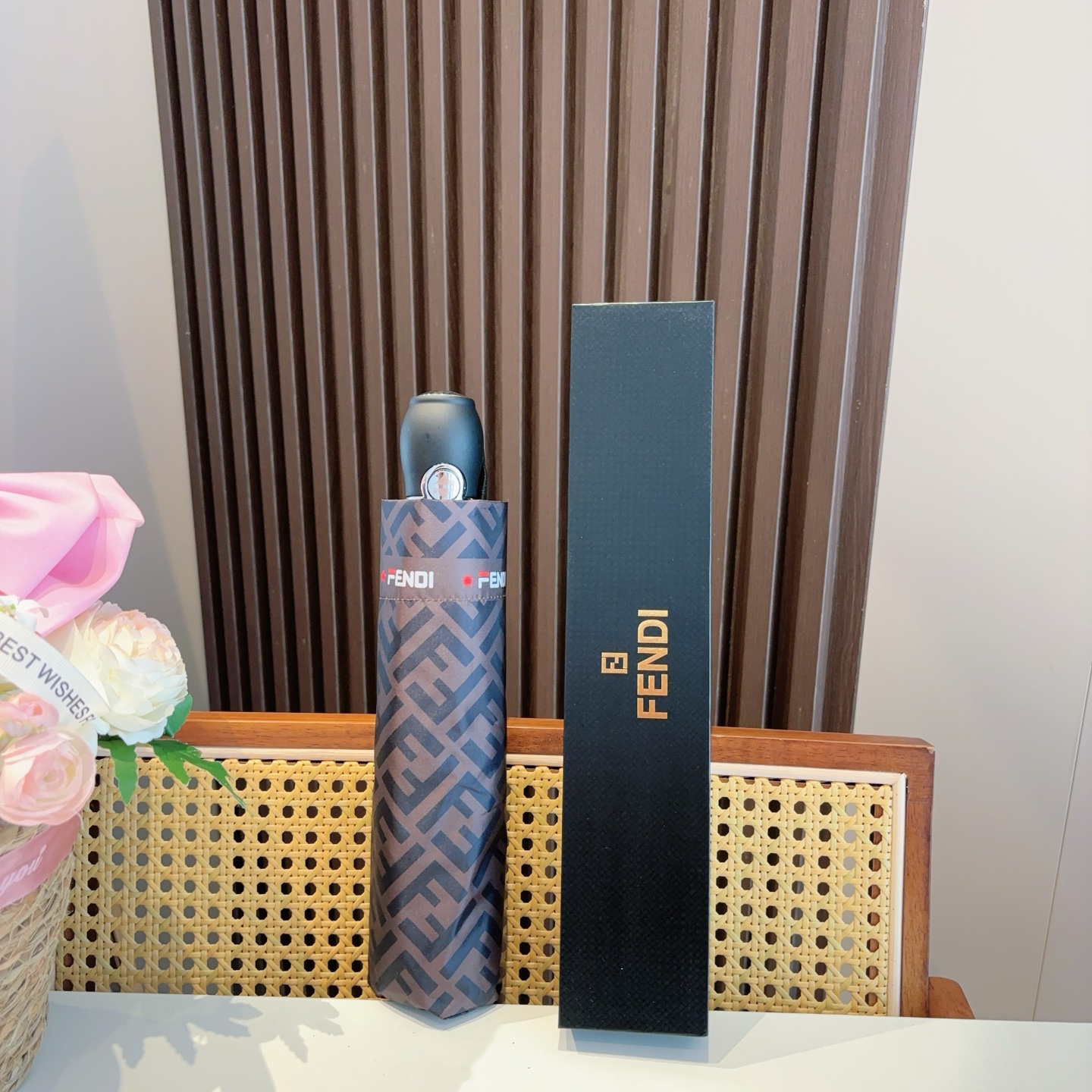  FENDI（芬迪）三折自动折叠晴雨伞 年度最新火爆单品  原单代工级品质 第一代210T碰击布防嗮拒水