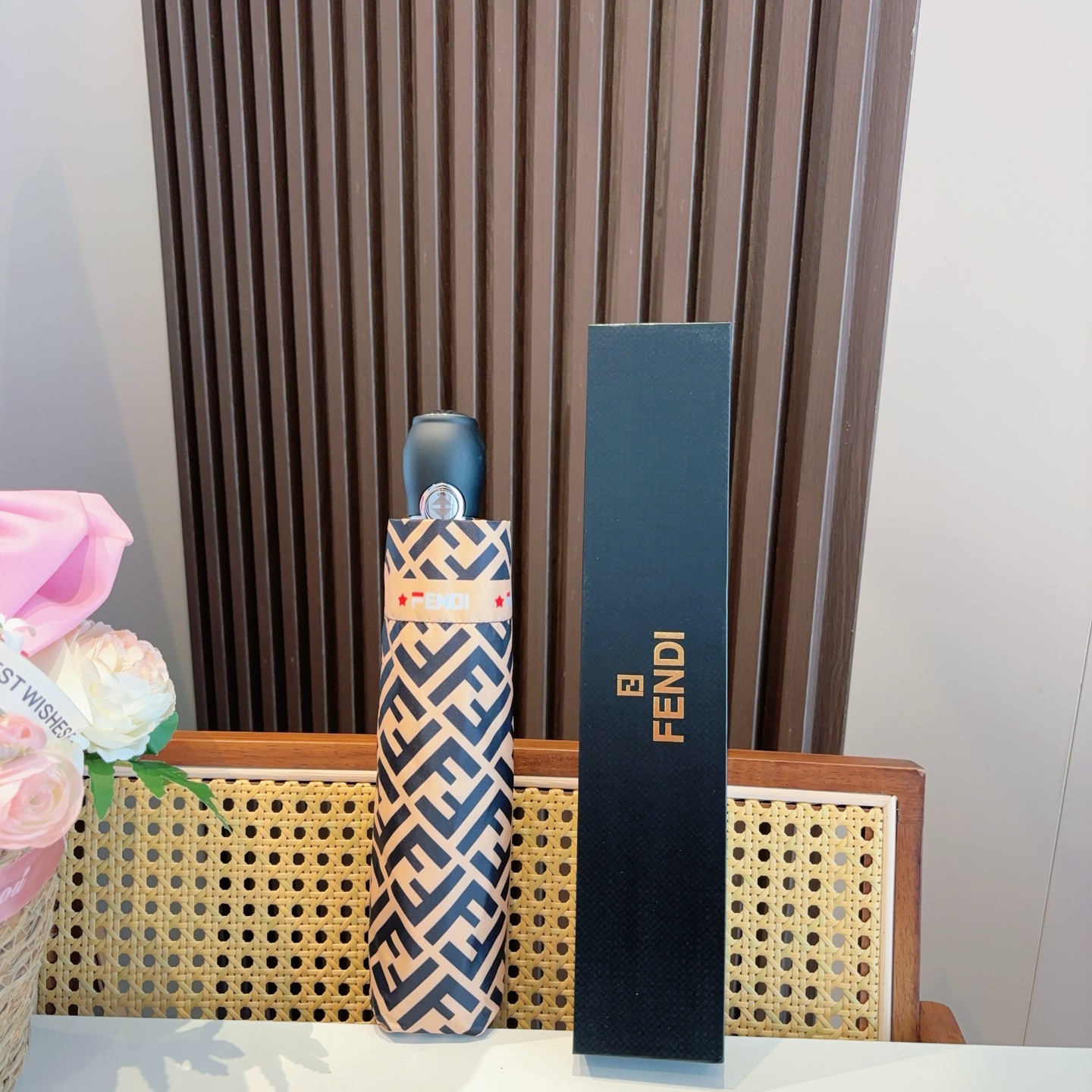  FENDI（芬迪）三折自动折叠晴雨伞 年度最新火爆单品  原单代工级品质 第一代210T碰击布防嗮拒水