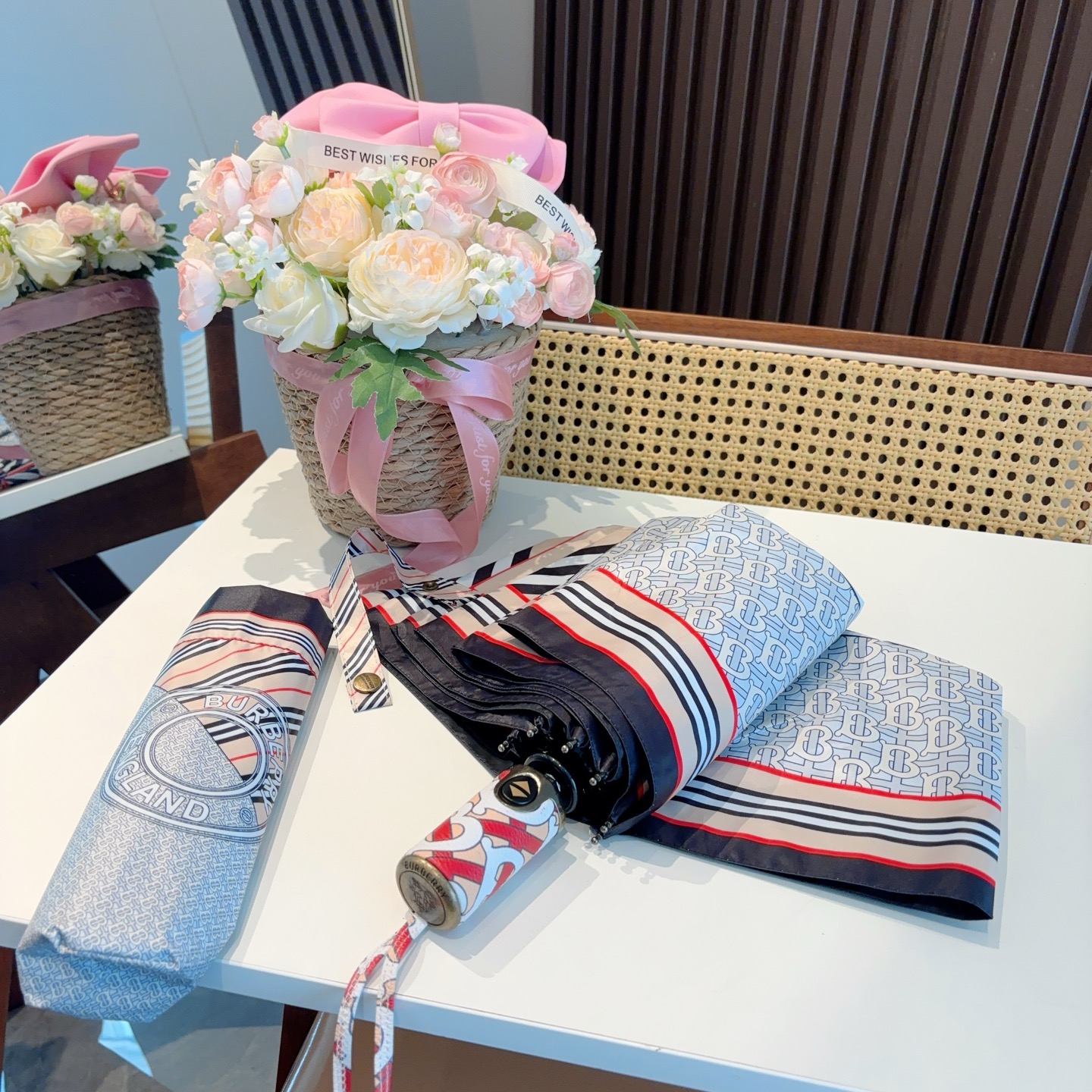  BURBERRY（巴宝莉） 三折自动折叠晴雨伞 年度巅峰之作 经典 高雅 时髦 这就是被称为英国BUR