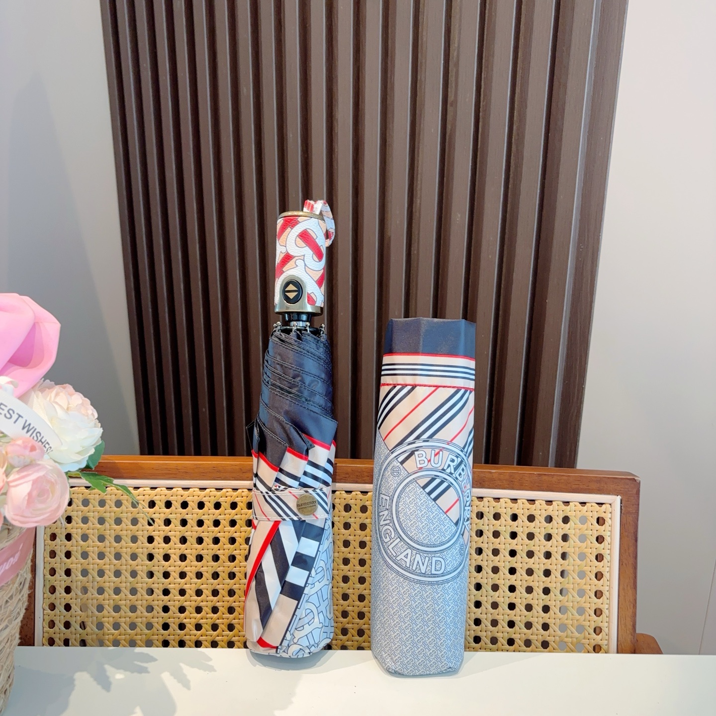  BURBERRY（巴宝莉） 三折自动折叠晴雨伞 年度巅峰之作 经典 高雅 时髦 这就是被称为英国BUR