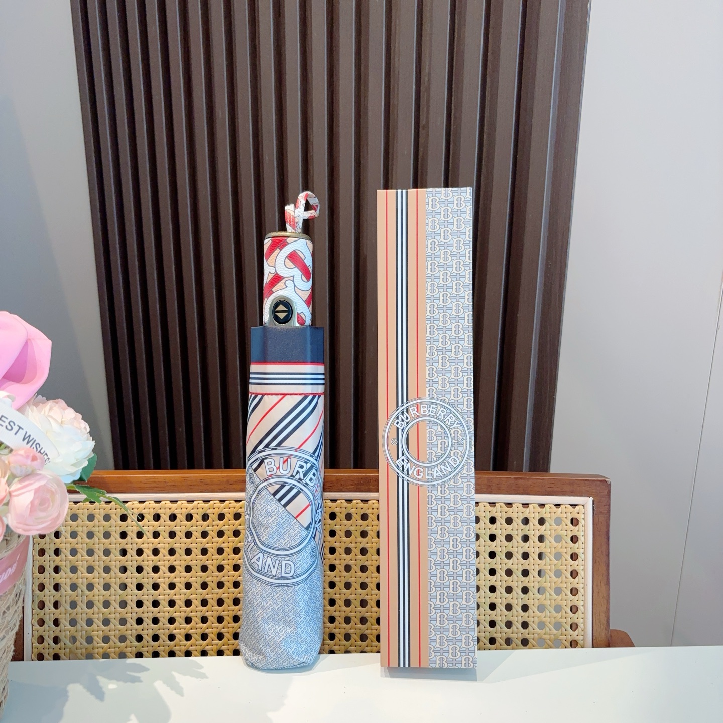  BURBERRY（巴宝莉） 三折自动折叠晴雨伞 年度巅峰之作 经典 高雅 时髦 这就是被称为英国BUR