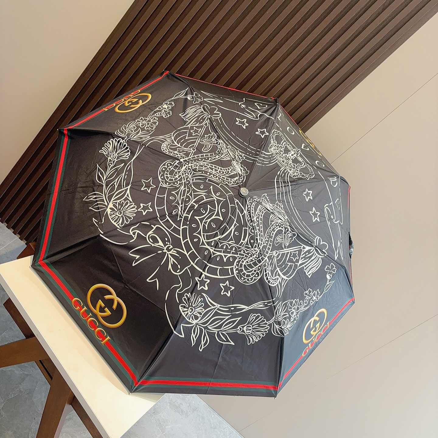  GUCCI（古奇）新款 三折自动折叠晴雨伞 选用台湾进口UV防紫外线伞布 原单代工级品质  🌹