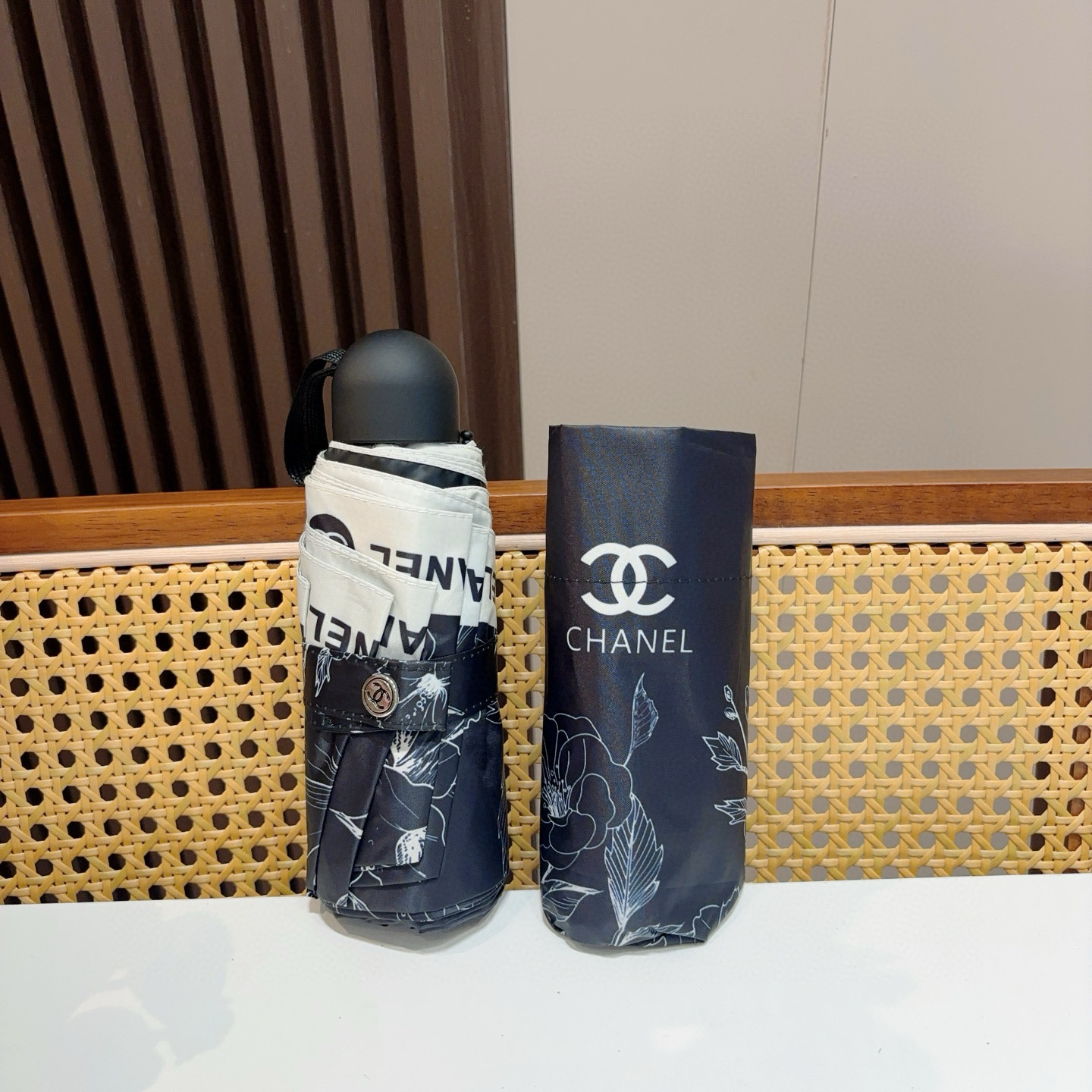  CHANEL（香奈儿）五折手动折叠晴雨伞 选用台湾进口UV防紫外线伞布 原单代工级品质  🌹