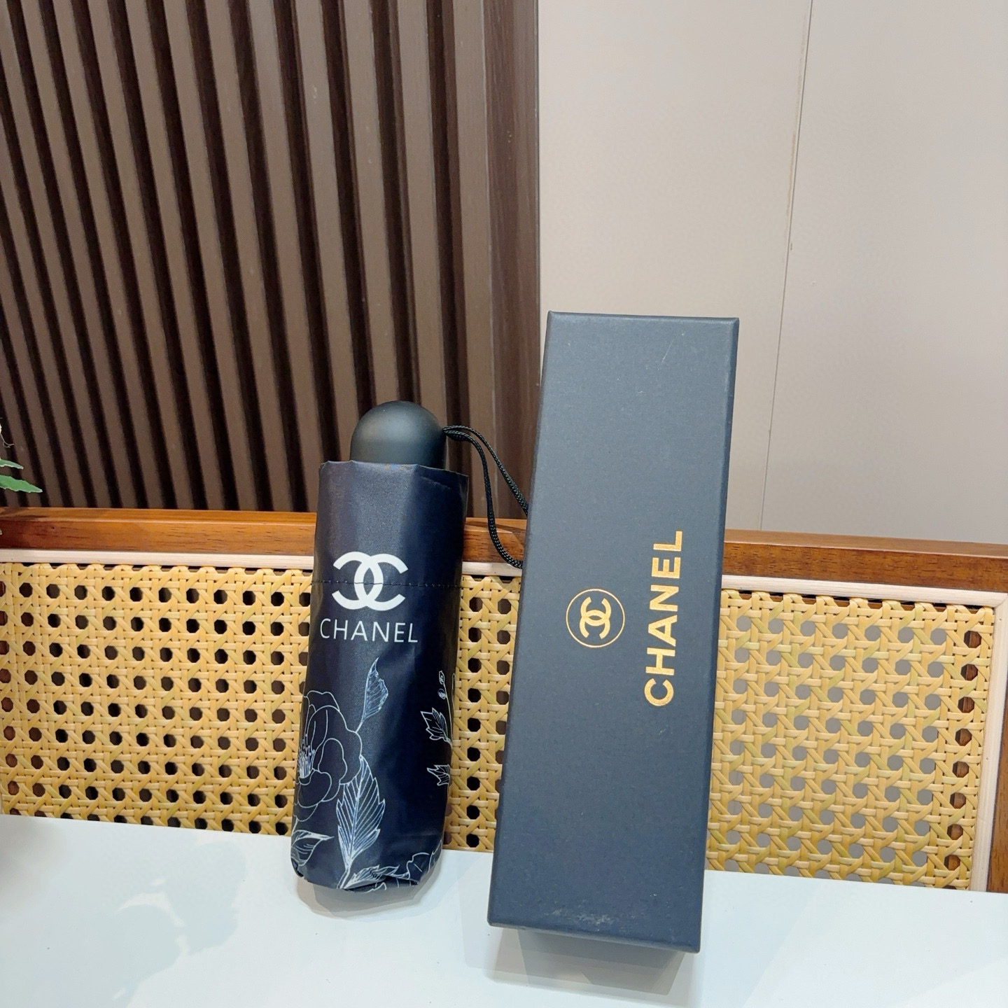  CHANEL（香奈儿）五折手动折叠晴雨伞 选用台湾进口UV防紫外线伞布 原单代工级品质  🌹