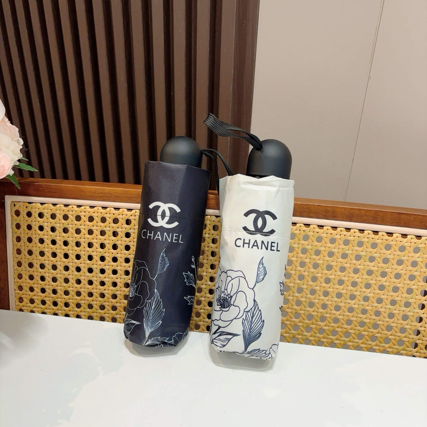  CHANEL（香奈儿）五折手动折叠晴雨伞 选用台湾进口UV防紫外线伞布 原单代工级品质  🌹