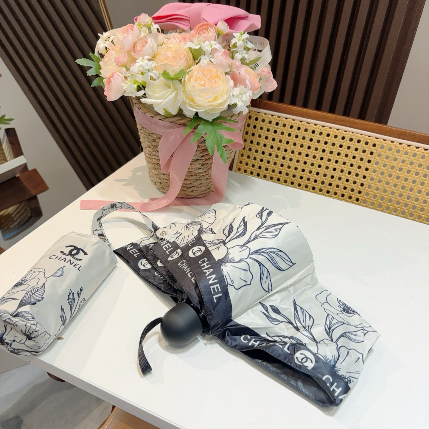  CHANEL（香奈儿）五折手动折叠晴雨伞 选用台湾进口UV防紫外线伞布 原单代工级品质  🌹