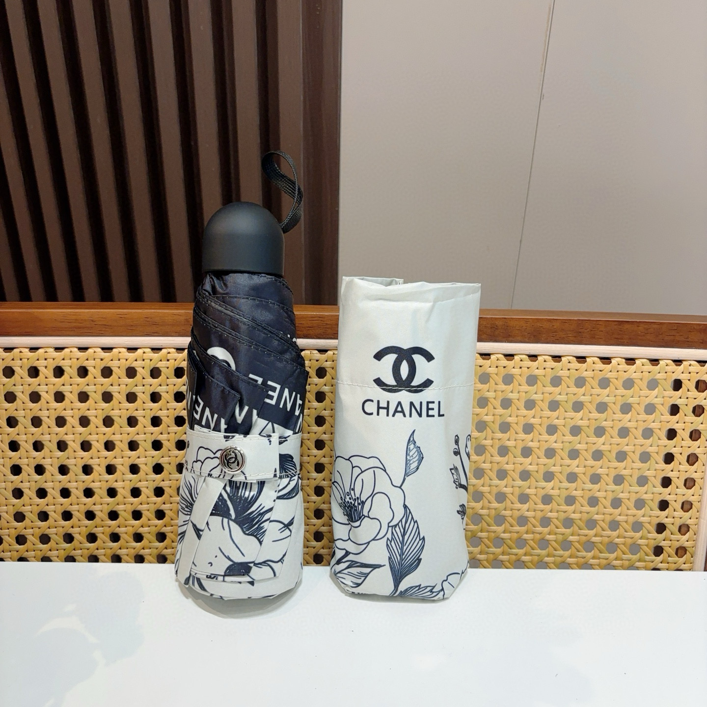  CHANEL（香奈儿）五折手动折叠晴雨伞 选用台湾进口UV防紫外线伞布 原单代工级品质  🌹