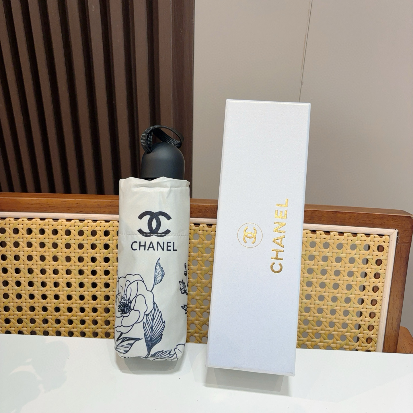  CHANEL（香奈儿）五折手动折叠晴雨伞 选用台湾进口UV防紫外线伞布 原单代工级品质  🌹