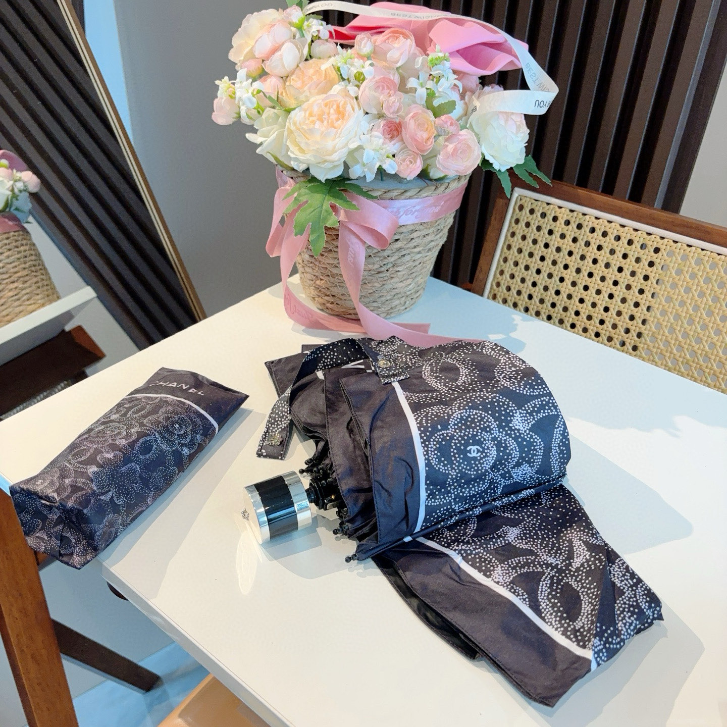  CHANEL（香奈儿）五折手动折叠晴雨伞 选用台湾进口UV防紫外线伞布 原单代工级品质  🌹