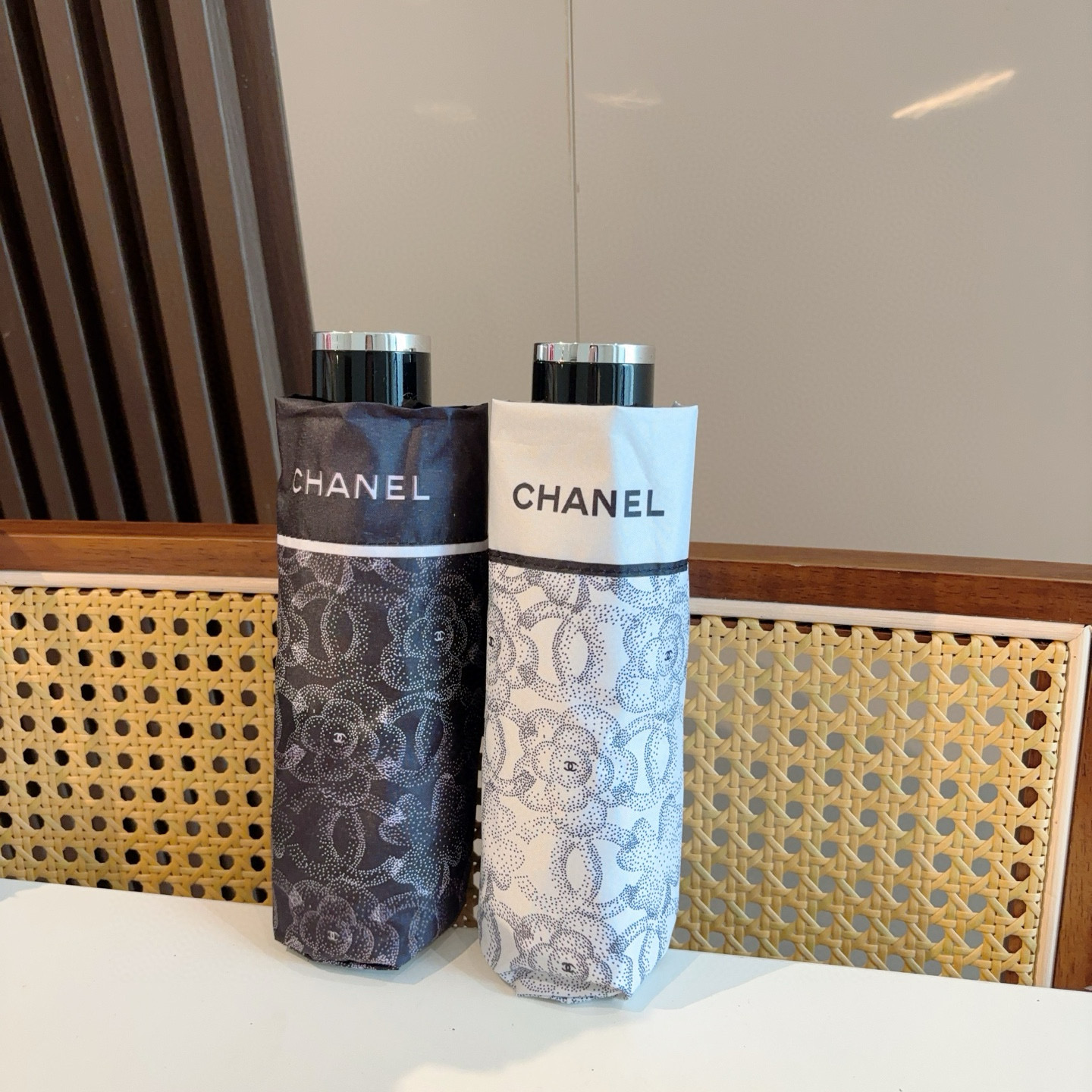  CHANEL（香奈儿）五折手动折叠晴雨伞 选用台湾进口UV防紫外线伞布 原单代工级品质  🌹
