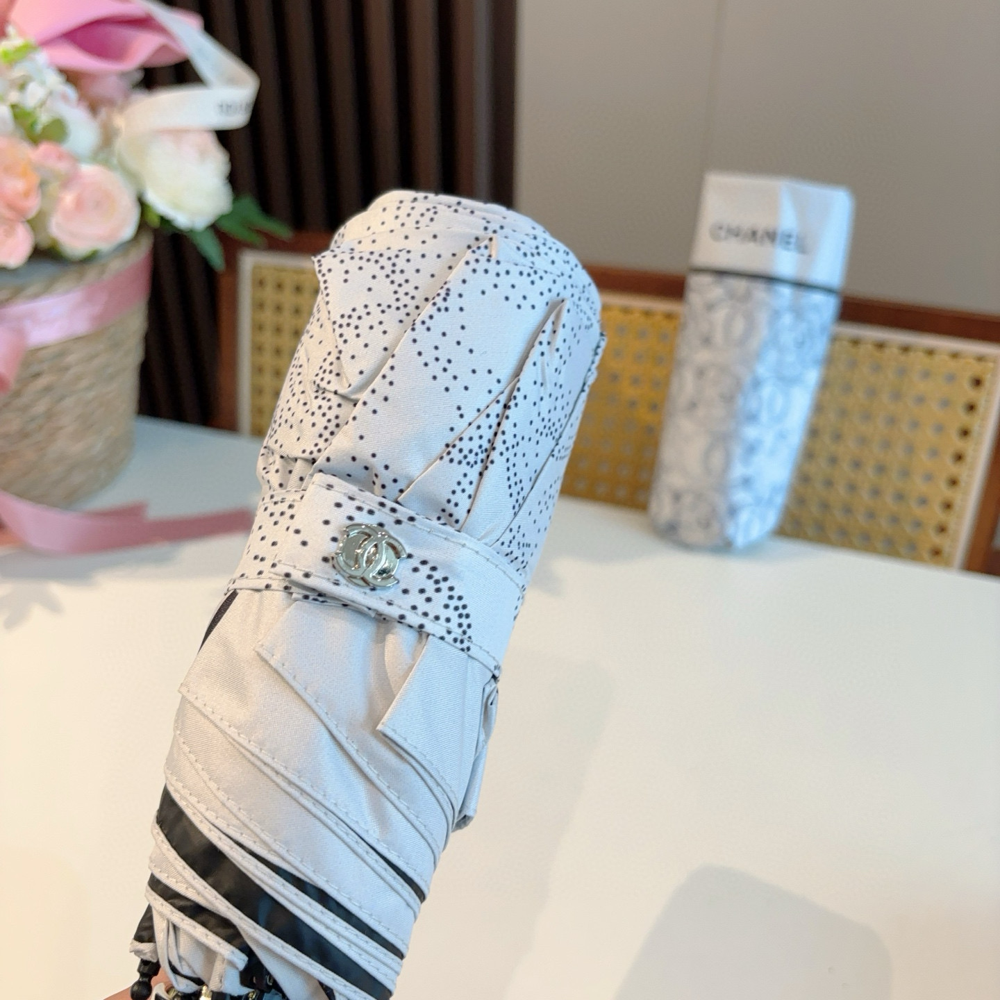  CHANEL（香奈儿）五折手动折叠晴雨伞 选用台湾进口UV防紫外线伞布 原单代工级品质  🌹