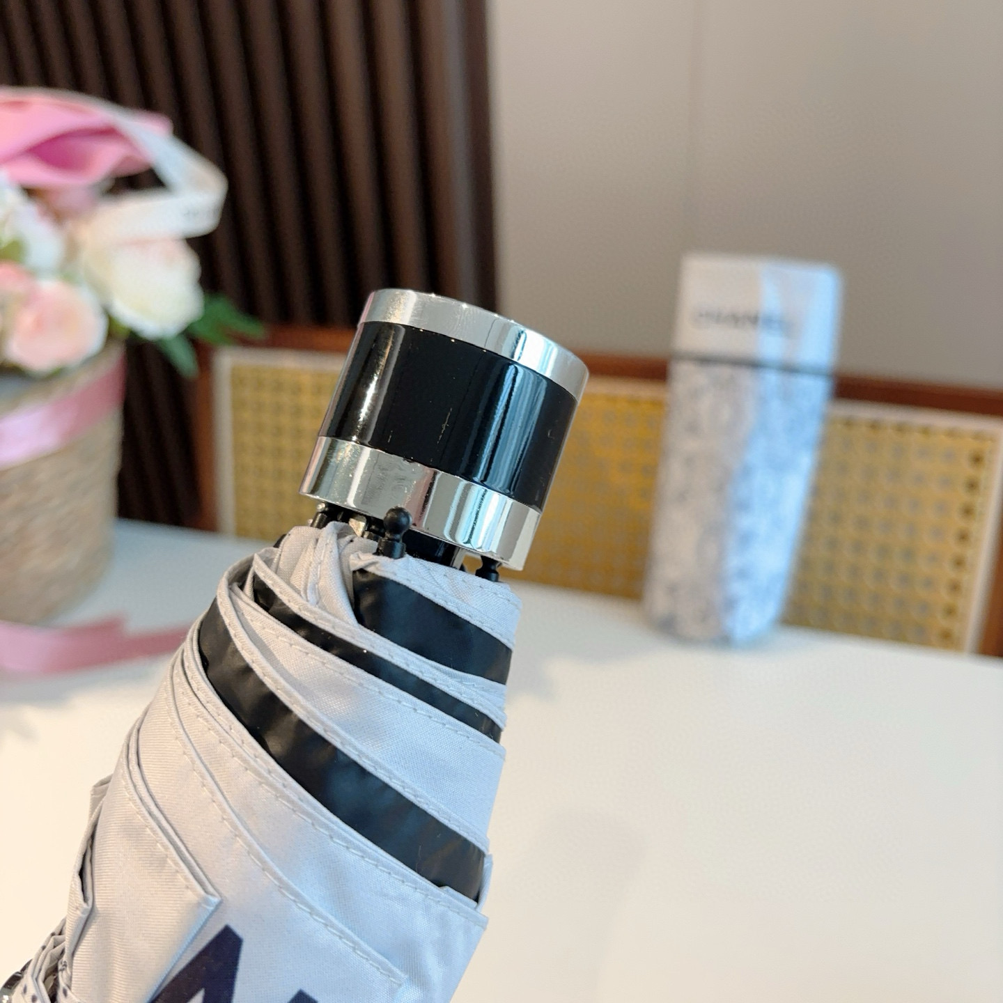  CHANEL（香奈儿）五折手动折叠晴雨伞 选用台湾进口UV防紫外线伞布 原单代工级品质  🌹
