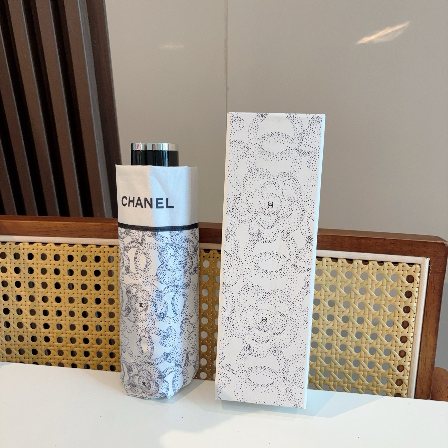  CHANEL（香奈儿）五折手动折叠晴雨伞 选用台湾进口UV防紫外线伞布 原单代工级品质  🌹
