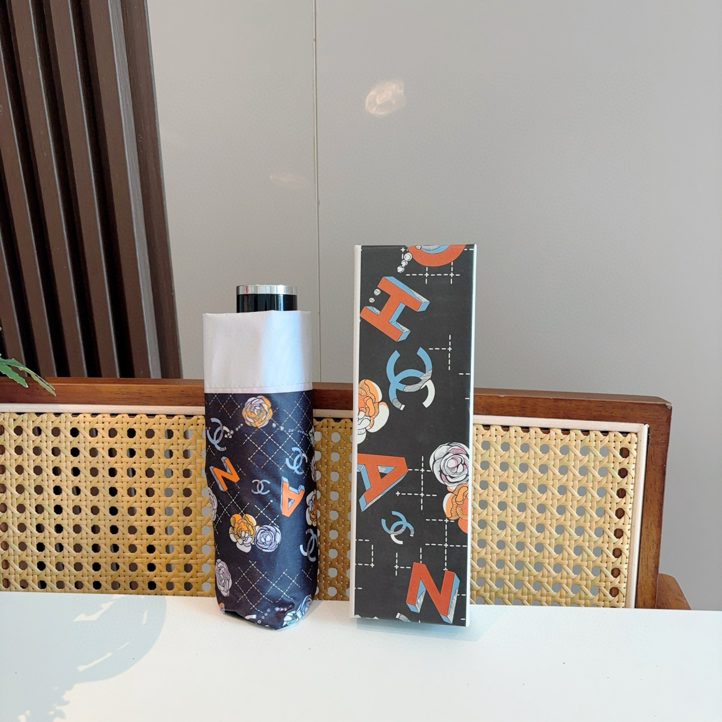  CHANEL（香奈儿）五折手动折叠晴雨伞 选用台湾进口UV防紫外线伞布 原单代工级品质  🌹