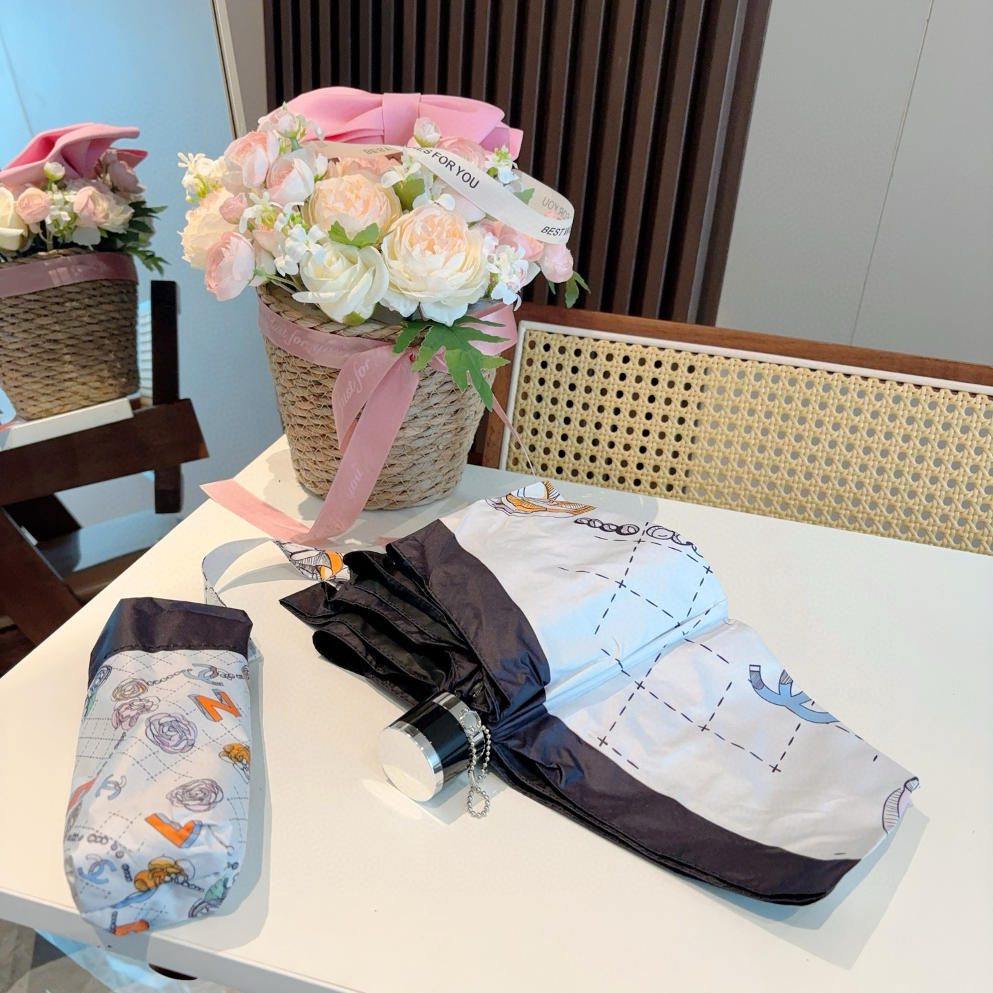  CHANEL（香奈儿）五折手动折叠晴雨伞 选用台湾进口UV防紫外线伞布 原单代工级品质  🌹