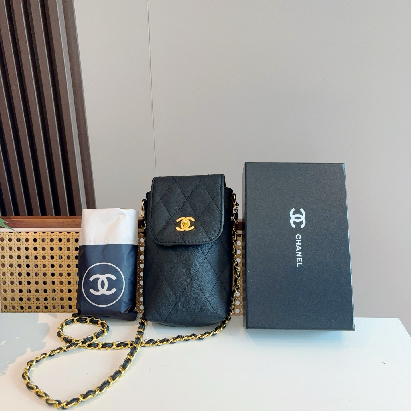  Chanel香奈儿 拼接五折小巧 配送链包 配套包装盒 链包可放手机  时尚博主人手一套，造型神器！出