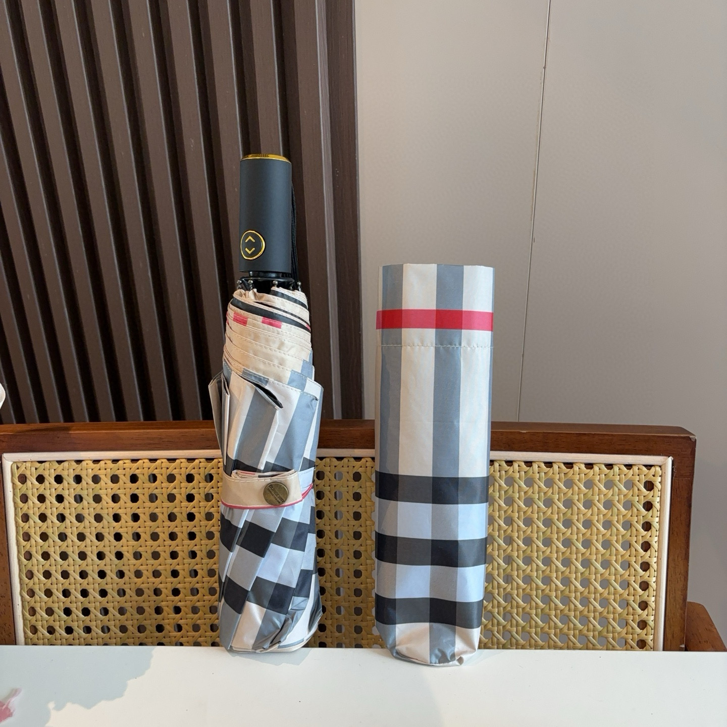  BURBERRY（巴宝莉） 三折自动折叠晴雨伞 年度巅峰之作 经典 高雅 时髦 这就是被称为英国BUR