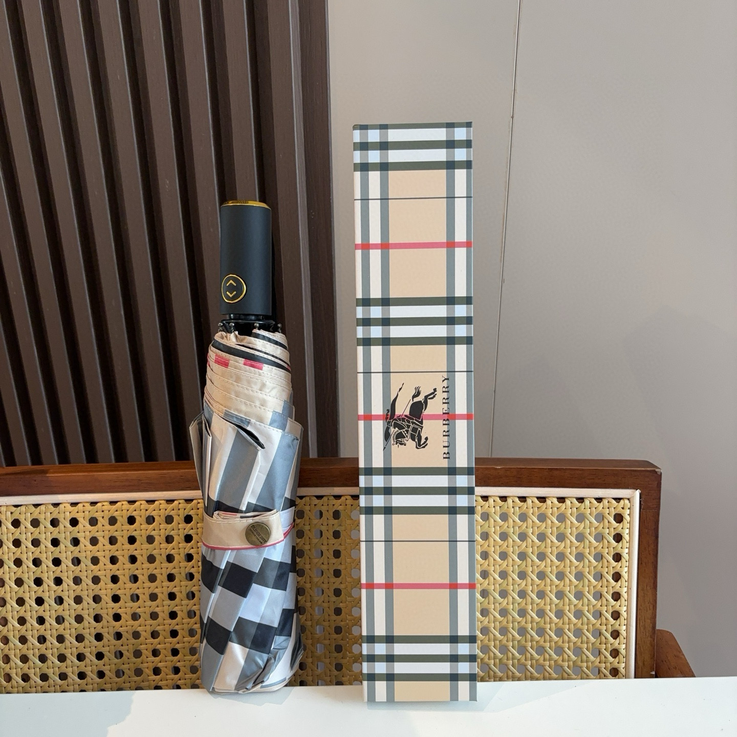  BURBERRY（巴宝莉） 三折自动折叠晴雨伞 年度巅峰之作 经典 高雅 时髦 这就是被称为英国BUR