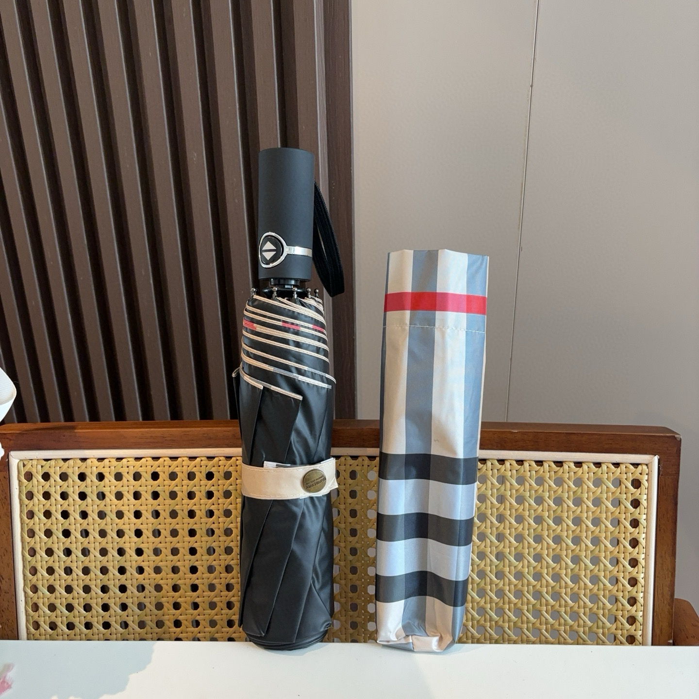  BURBERRY（巴宝莉） 三折自动折叠晴雨伞 年度巅峰之作 经典 高雅 时髦 这就是被称为英国BUR