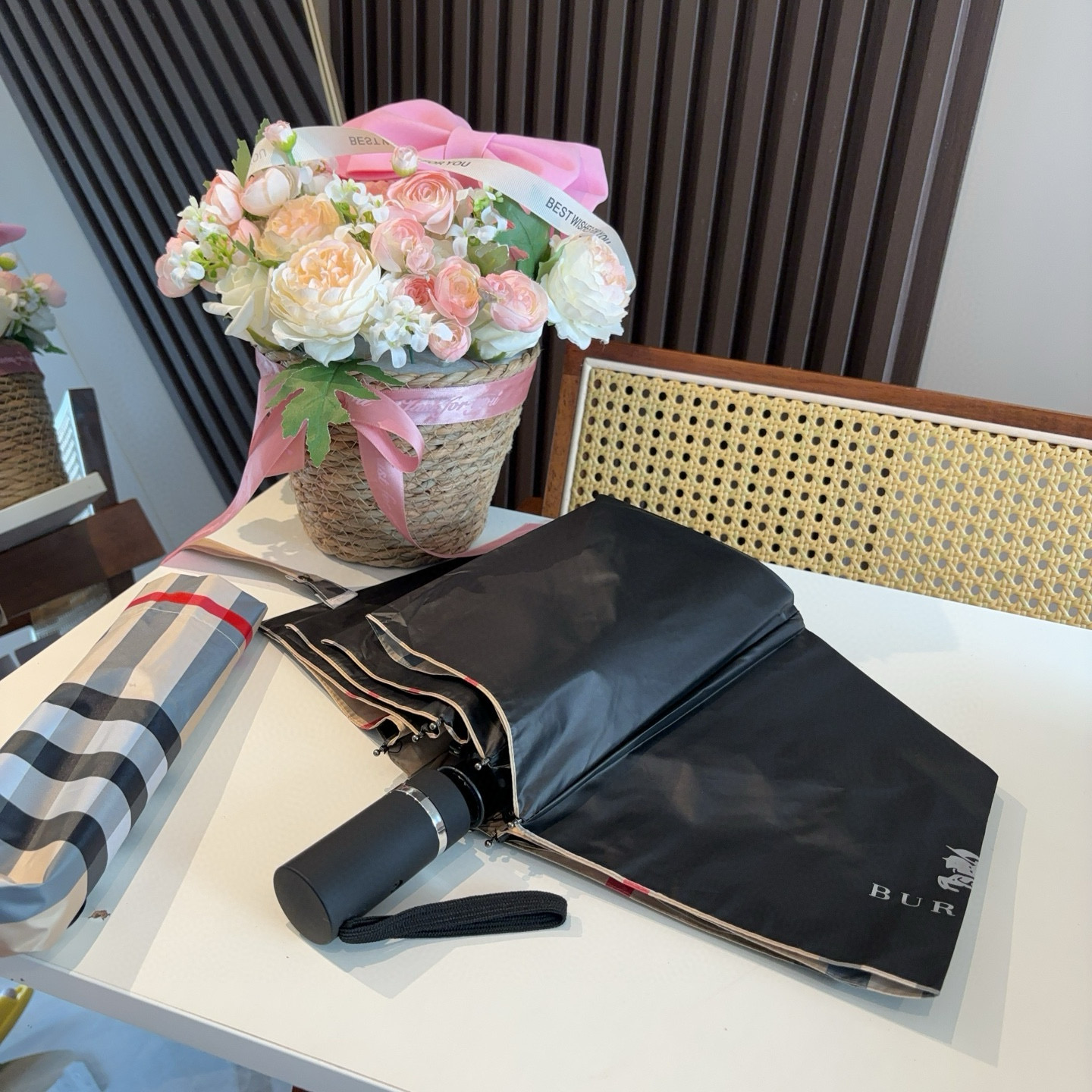  BURBERRY（巴宝莉） 三折自动折叠晴雨伞 年度巅峰之作 经典 高雅 时髦 这就是被称为英国BUR