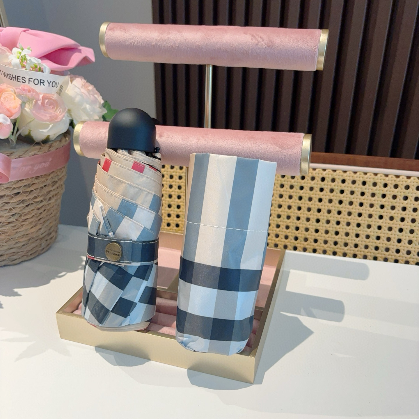  BURBERRY（巴宝莉）经典格纹 五折手动折叠晴雨伞 选用台湾进口UV防紫外线伞布 原单代工级品质 