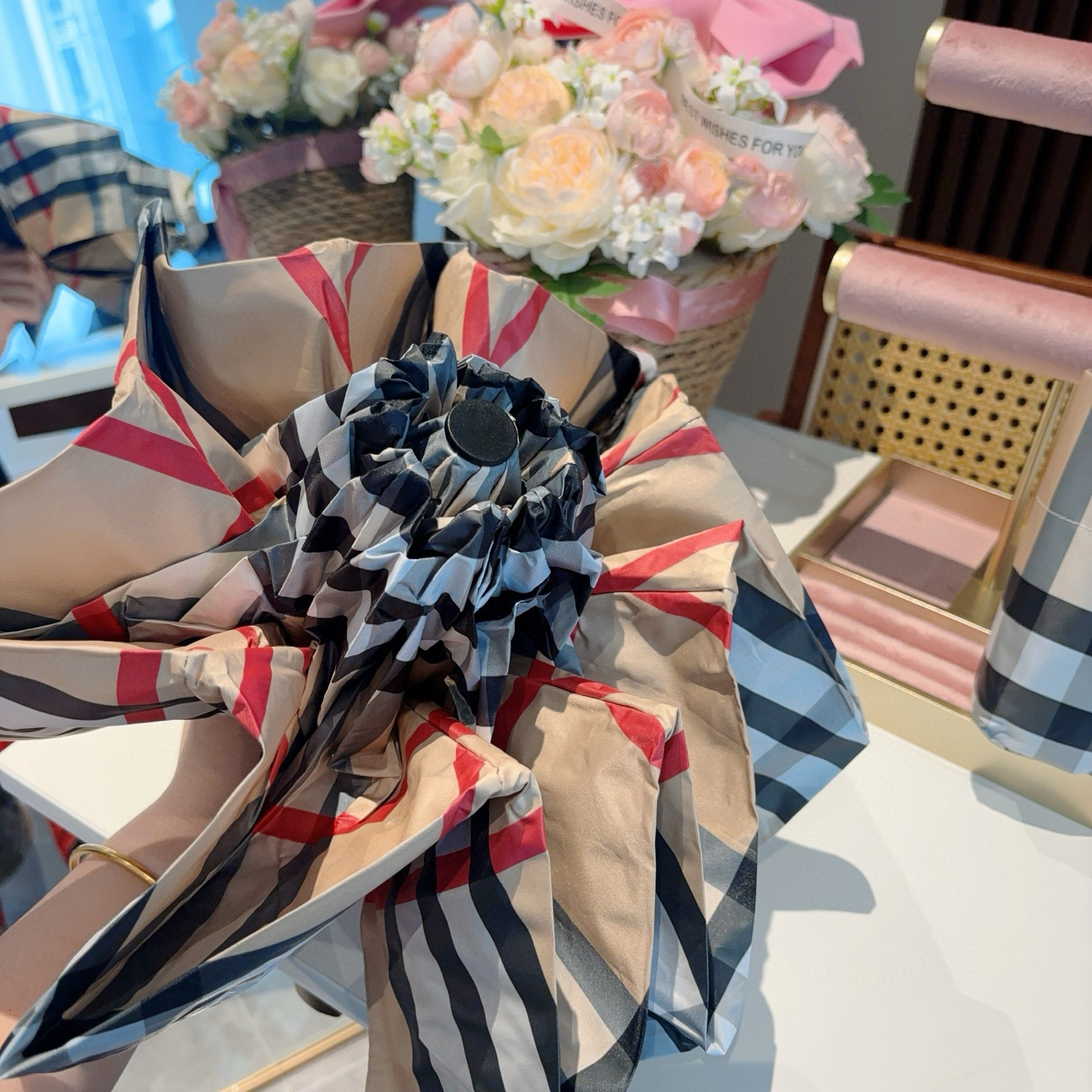  BURBERRY（巴宝莉）经典格纹 五折手动折叠晴雨伞 选用台湾进口UV防紫外线伞布 原单代工级品质 
