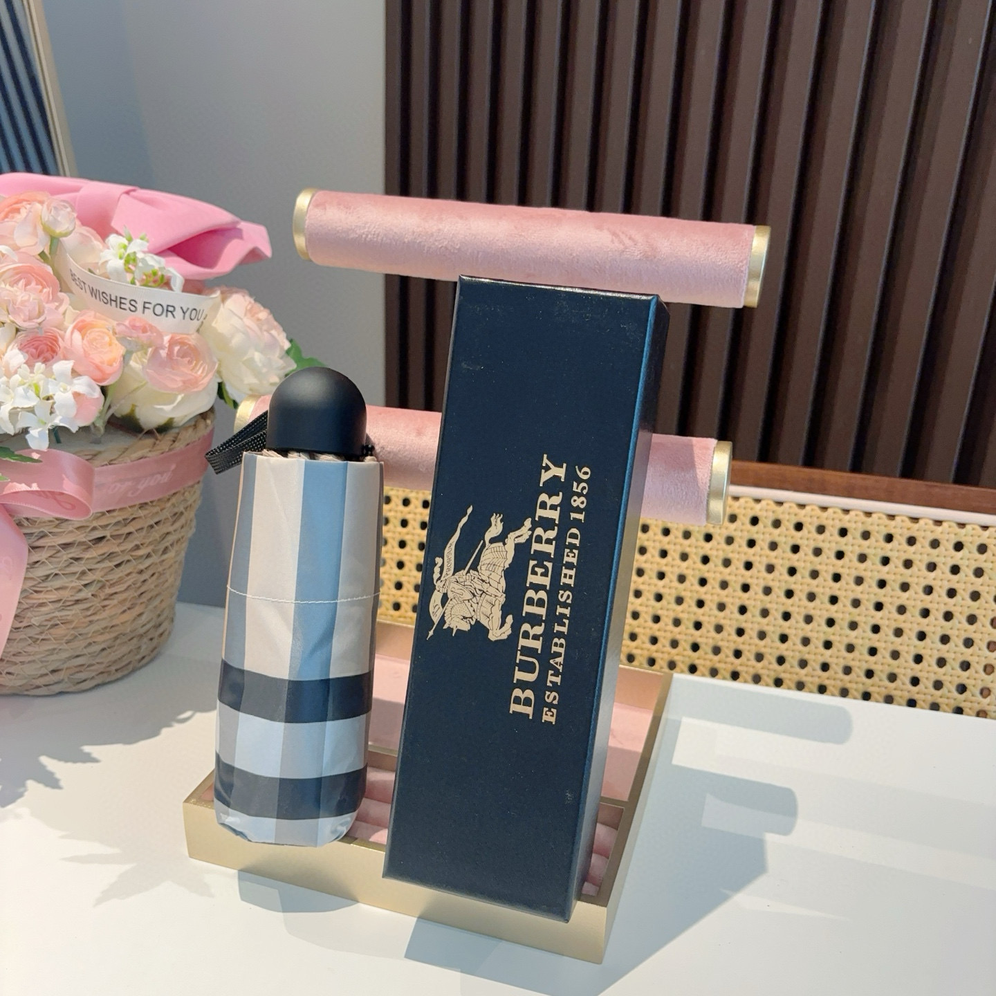  BURBERRY（巴宝莉）经典格纹 五折手动折叠晴雨伞 选用台湾进口UV防紫外线伞布 原单代工级品质 