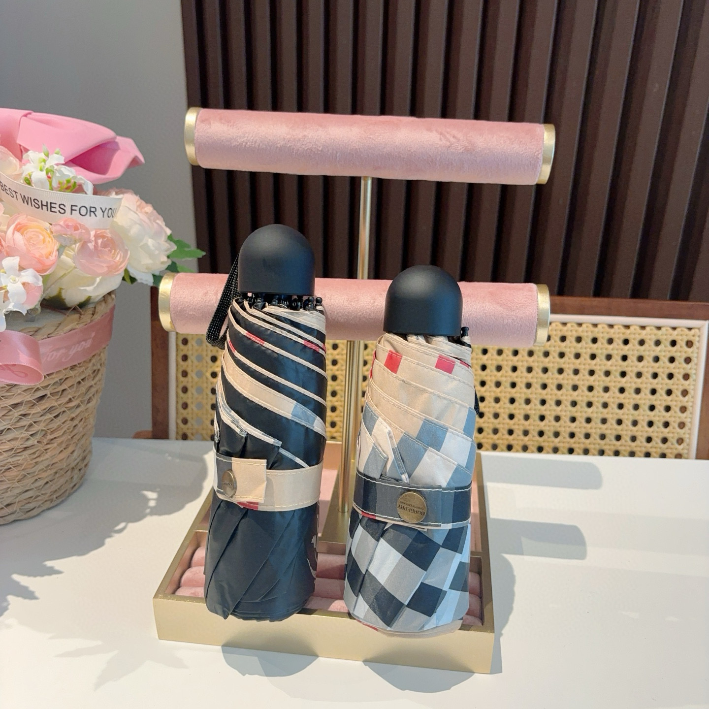  BURBERRY（巴宝莉）经典格纹 五折手动折叠晴雨伞 选用台湾进口UV防紫外线伞布 原单代工级品质 