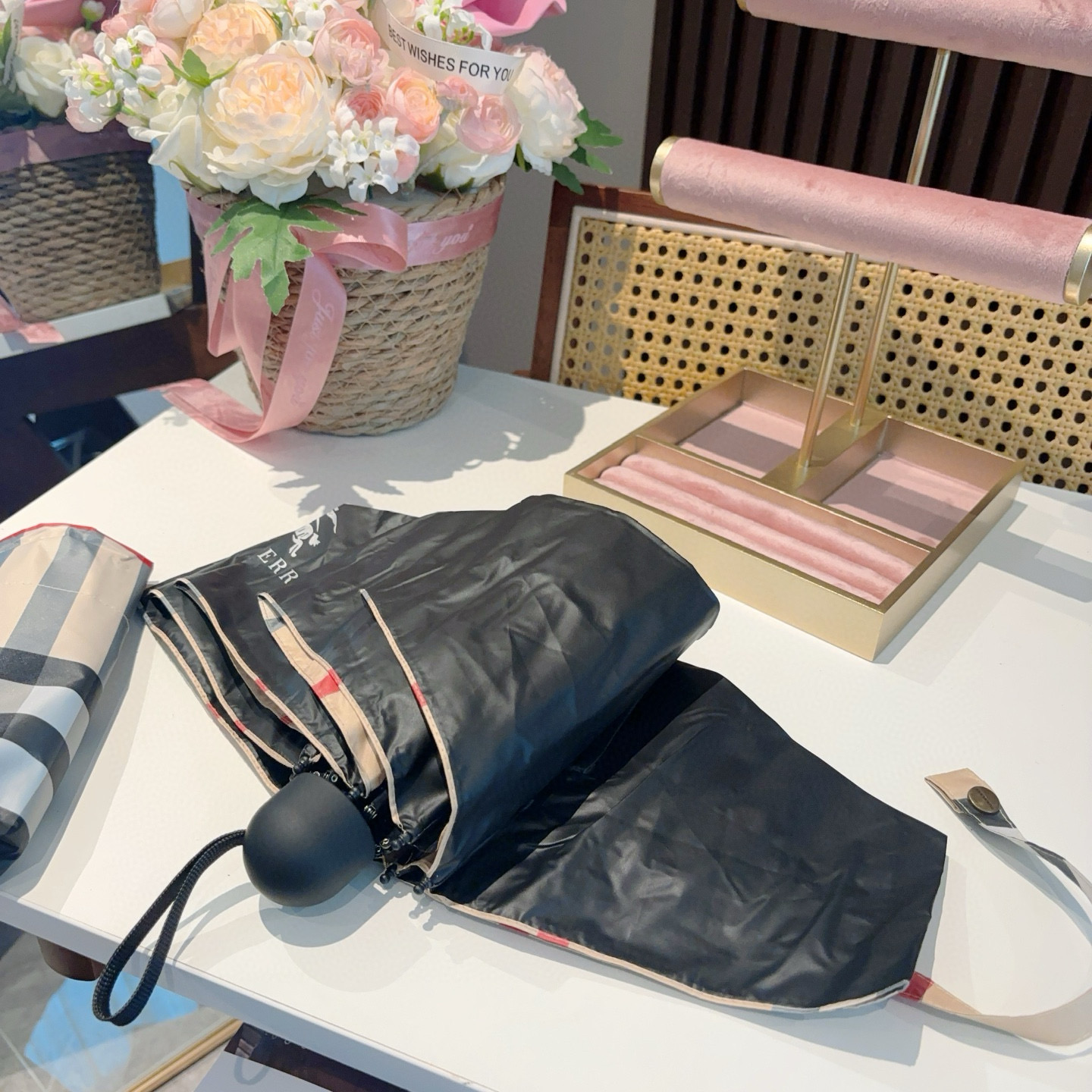  BURBERRY（巴宝莉）经典格纹 五折手动折叠晴雨伞 选用台湾进口UV防紫外线伞布 原单代工级品质 