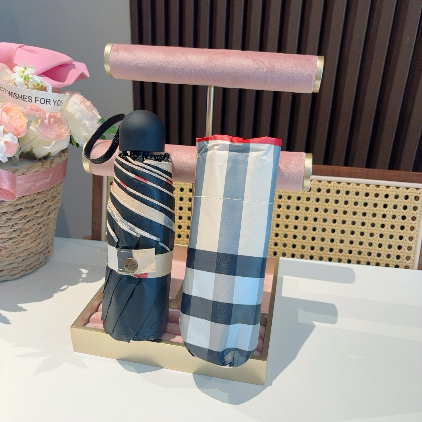  BURBERRY（巴宝莉）经典格纹 五折手动折叠晴雨伞 选用台湾进口UV防紫外线伞布 原单代工级品质 