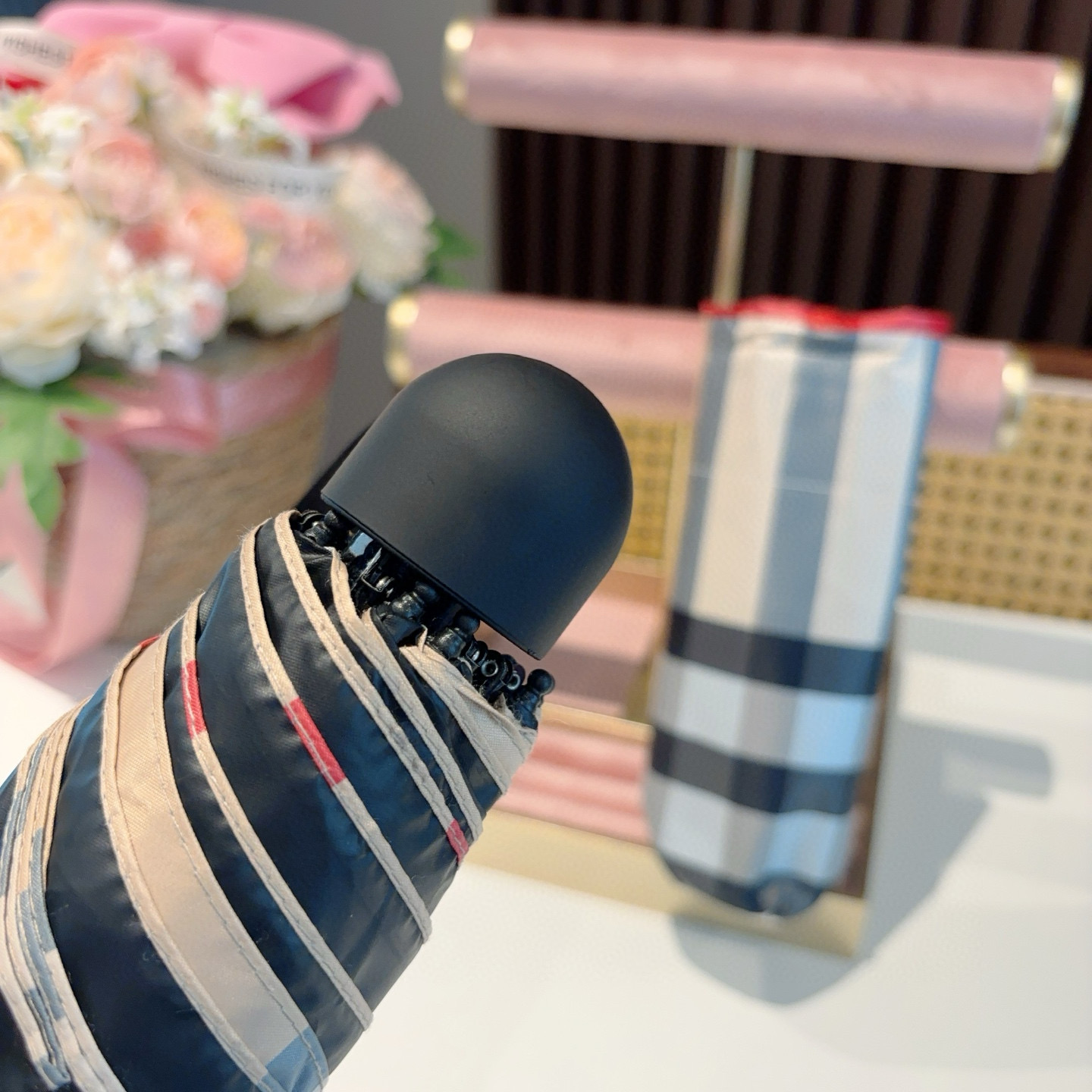  BURBERRY（巴宝莉）经典格纹 五折手动折叠晴雨伞 选用台湾进口UV防紫外线伞布 原单代工级品质 