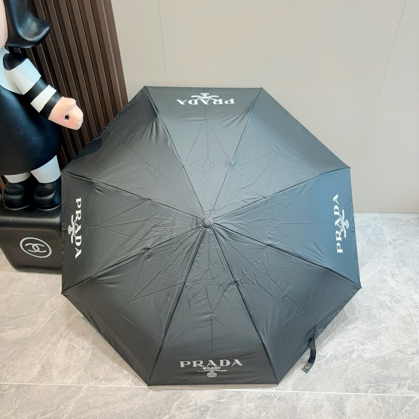  PRADA（普拉达）素色系列 奢华时尚单品 原单代工级品质 选用铝合金+玻纤 抗风雨性能佳 一键自动收