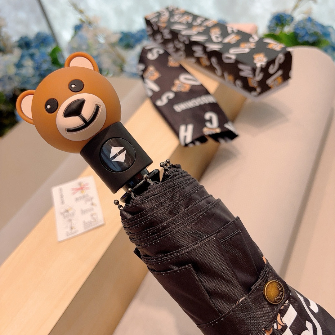 Moschino（莫斯奇诺）字母熊头 三折自动伞设计师Franco Moschino以自己的名字命名的