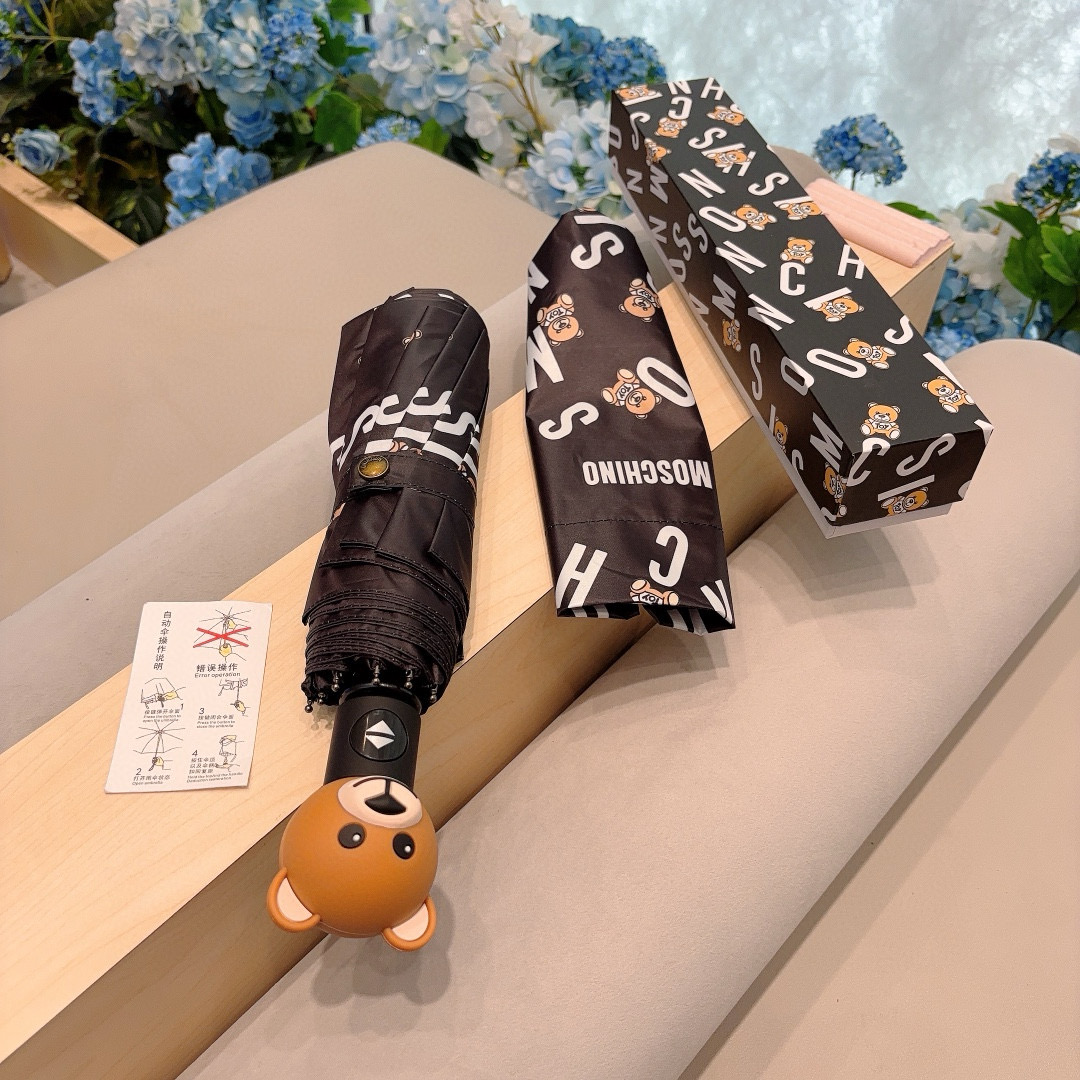  Moschino（莫斯奇诺）字母熊头 三折自动伞设计师Franco Moschino以自己的名字命名的