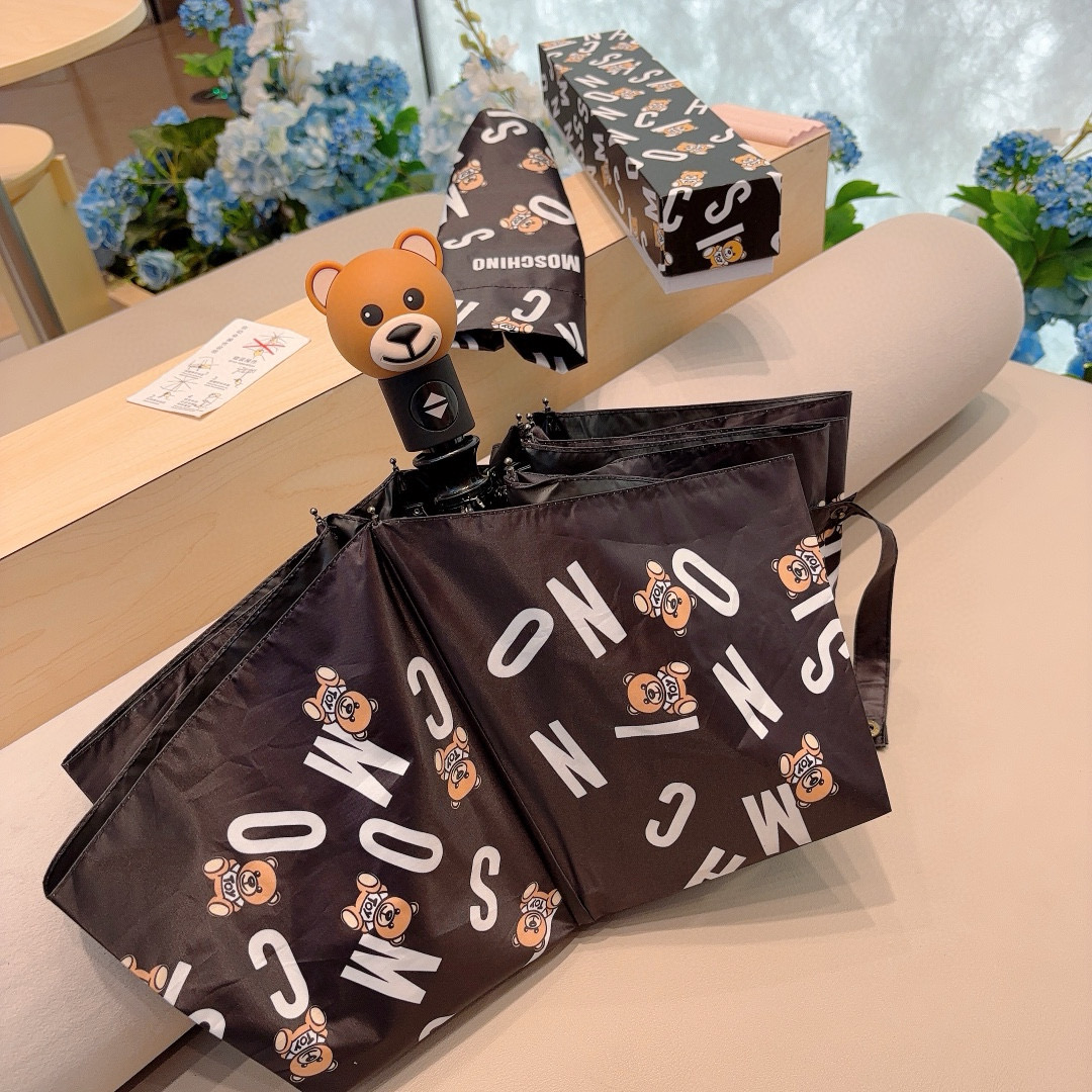  Moschino（莫斯奇诺）字母熊头 三折自动伞设计师Franco Moschino以自己的名字命名的