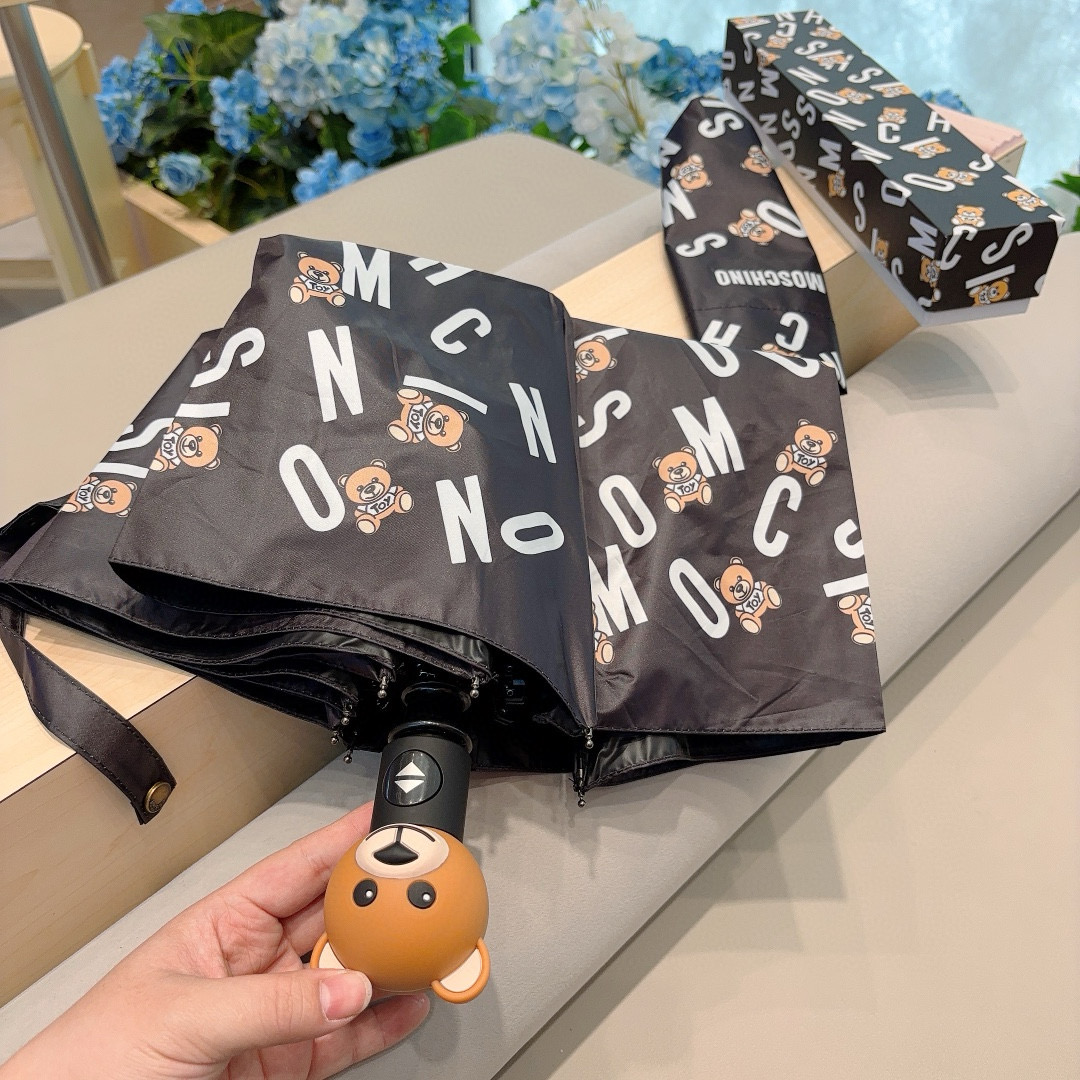  Moschino（莫斯奇诺）字母熊头 三折自动伞设计师Franco Moschino以自己的名字命名的