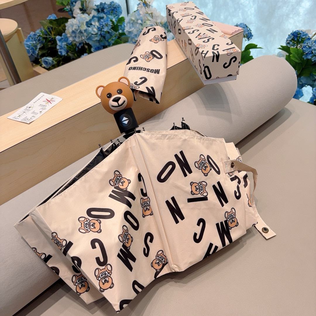  Moschino（莫斯奇诺）字母熊头 三折自动伞设计师Franco Moschino以自己的名字命名的