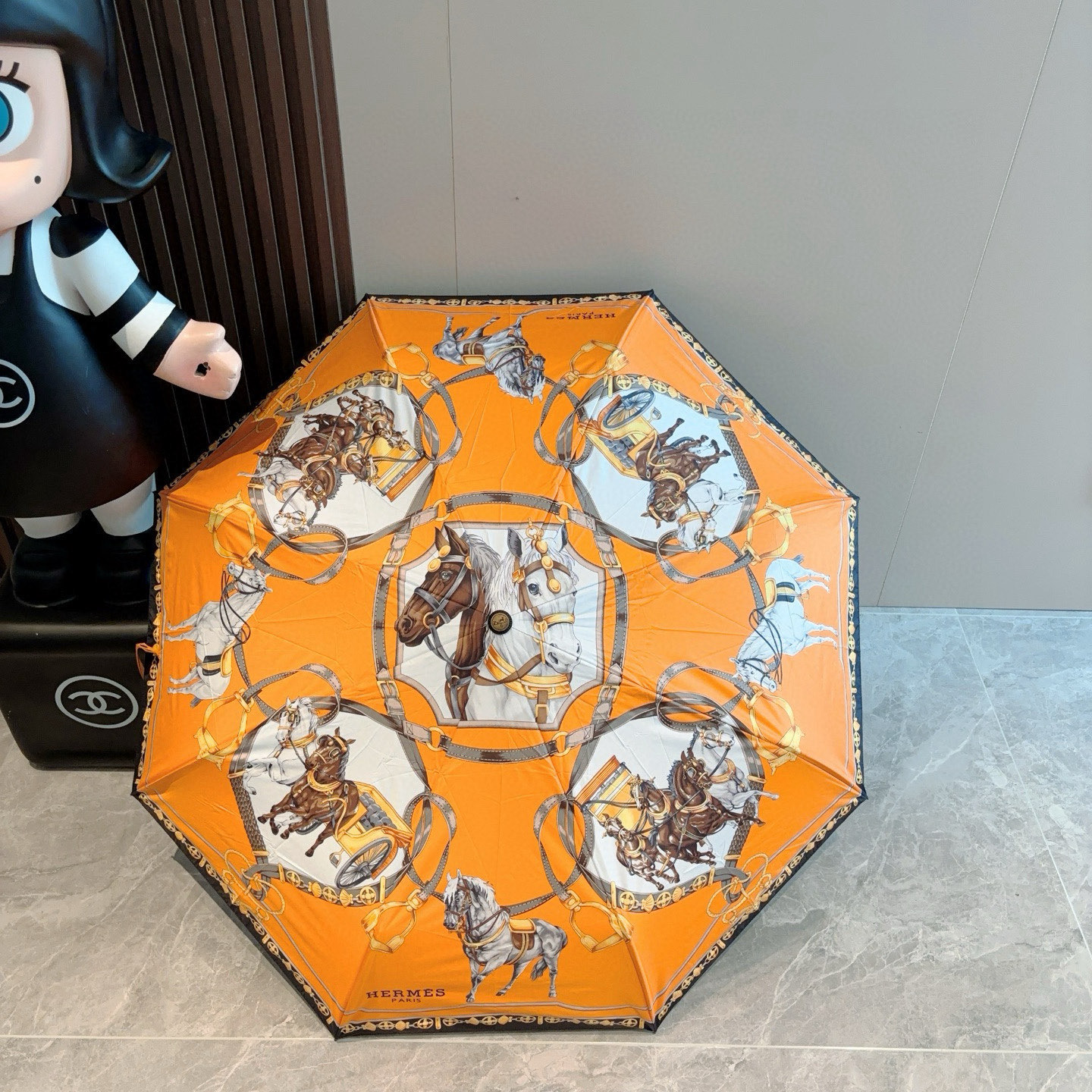 爱马仕（Hermès）   新款 极品H家三折自动伞重磅呈现 以其精湛的工艺技术和源源不断的想像力 新涂
