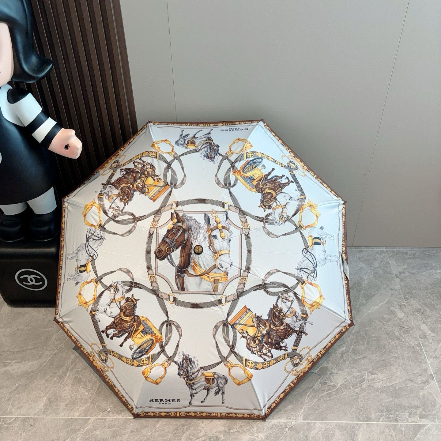 爱马仕（Hermès）   新款 极品H家三折自动伞重磅呈现 以其精湛的工艺技术和源源不断的想像力 新涂