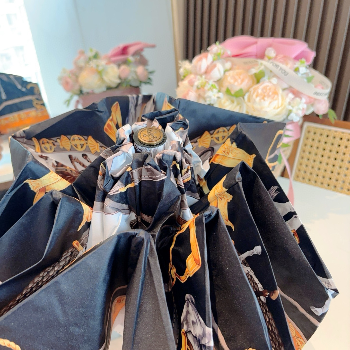 HERMÈS (爱马仕)新款 五折伞 热卖款 时尚指数爆表 不论晴天雨天使用都相得益彰 拥有它感受风从身