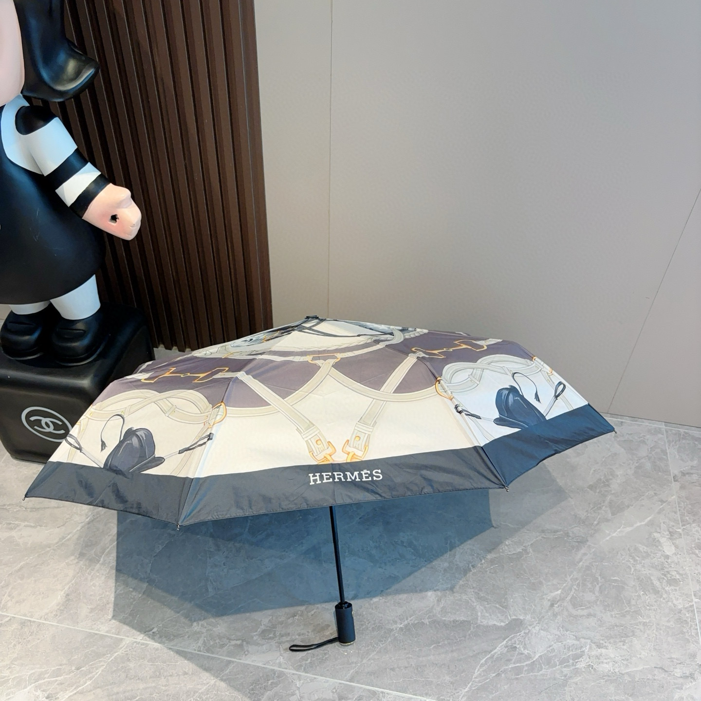 爱马仕（Hermès）   新款 极品H家三折自动伞重磅呈现 以其精湛的工艺技术和源源不断的想像力 新涂
