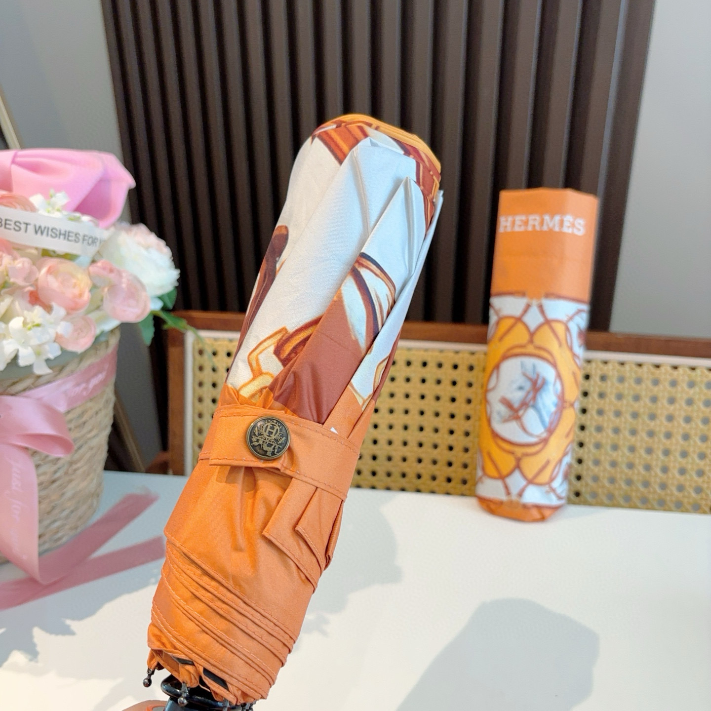 爱马仕（Hermès）   新款 极品H家三折自动伞重磅呈现 以其精湛的工艺技术和源源不断的想像力 新涂