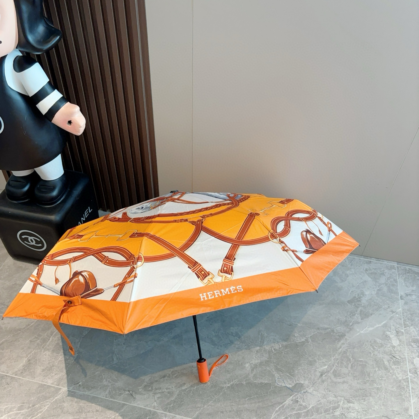 爱马仕（Hermès）   新款 极品H家三折自动伞重磅呈现 以其精湛的工艺技术和源源不断的想像力 新涂