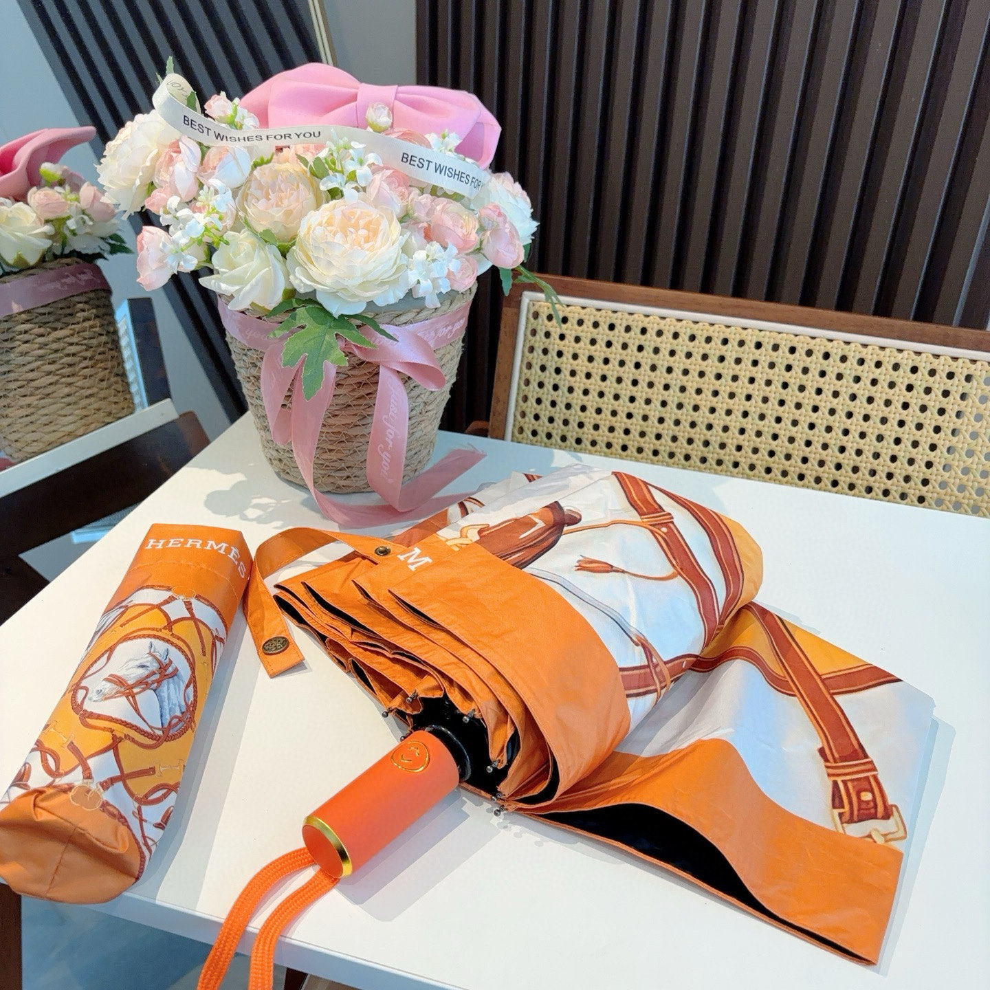 爱马仕（Hermès）   新款 极品H家三折自动伞重磅呈现 以其精湛的工艺技术和源源不断的想像力 新涂