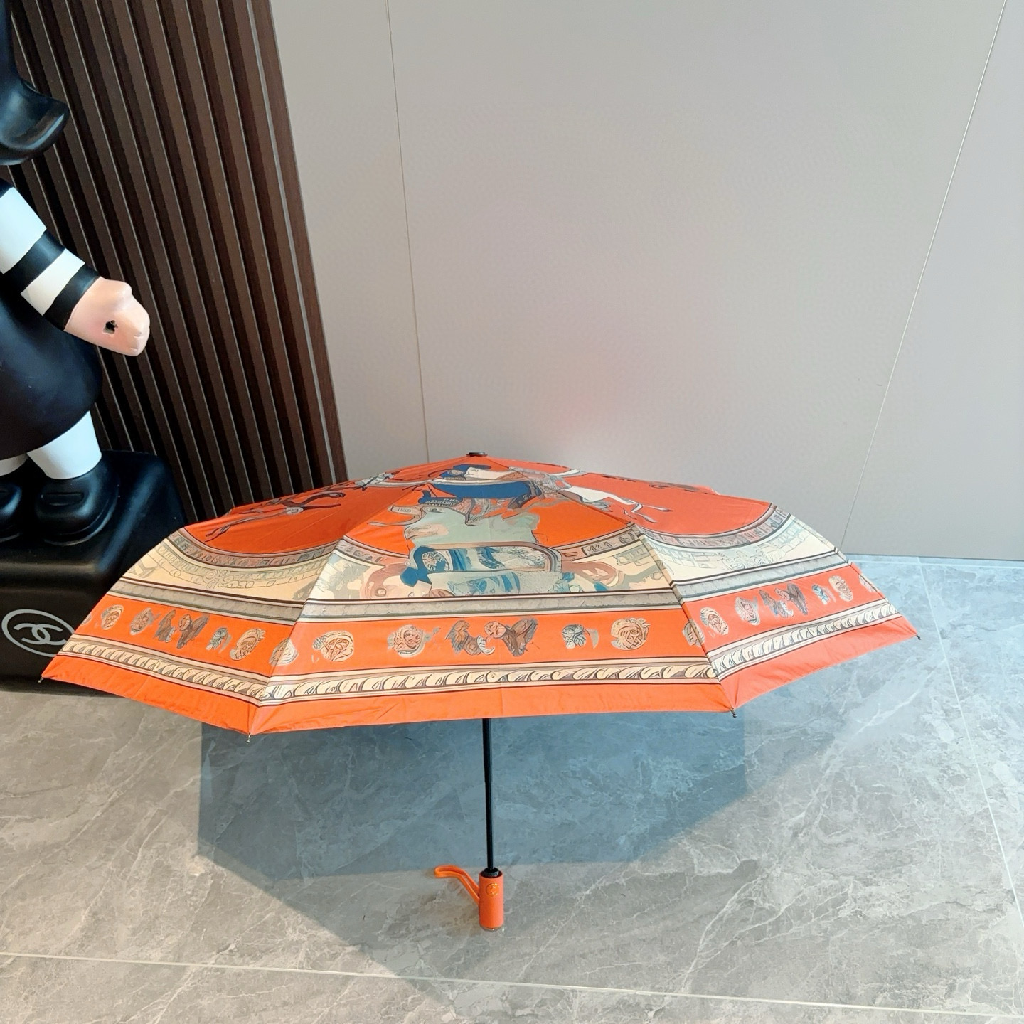爱马仕（Hermès）   新款 极品H家三折自动伞重磅呈现 以其精湛的工艺技术和源源不断的想像力 新涂