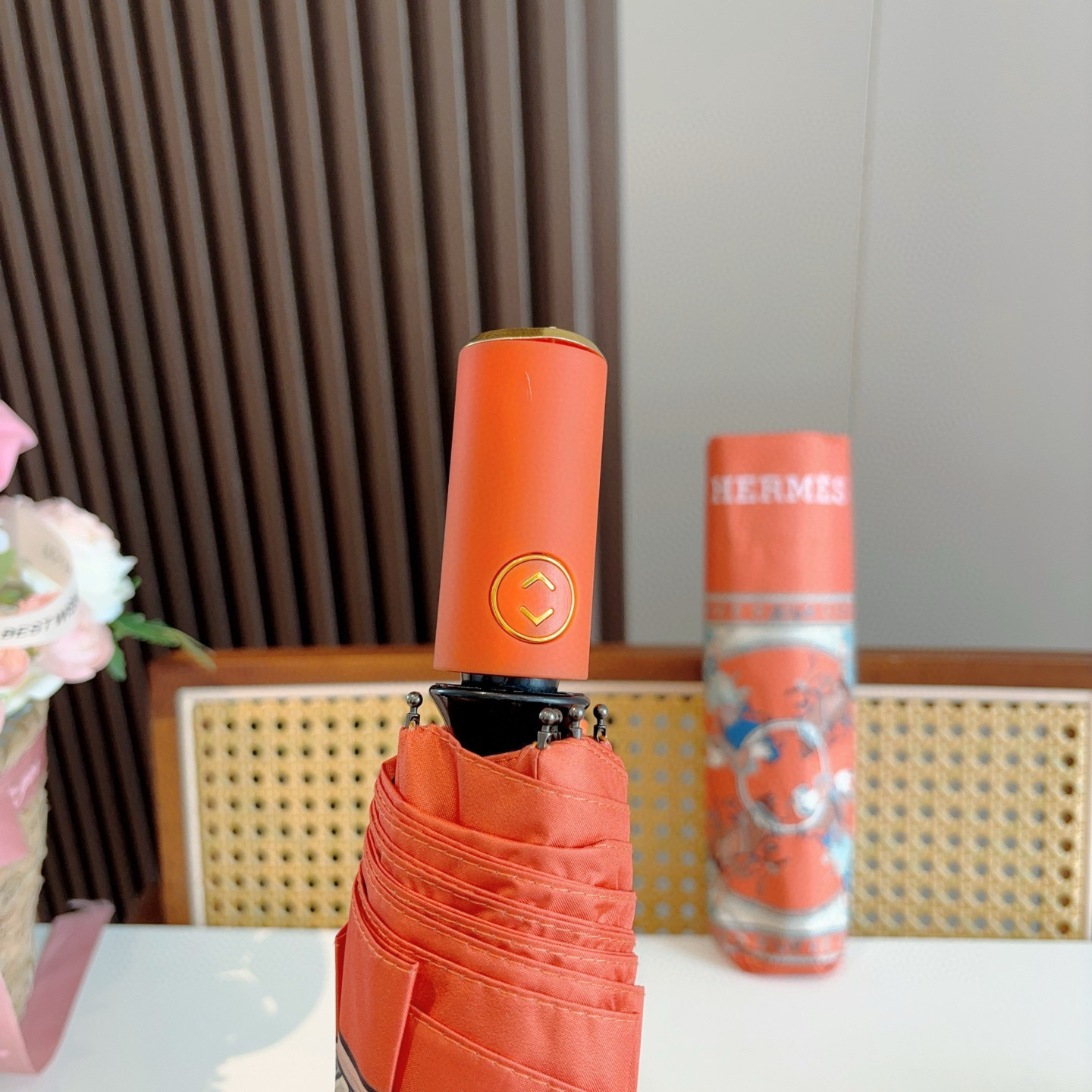 爱马仕（Hermès）   新款 极品H家三折自动伞重磅呈现 以其精湛的工艺技术和源源不断的想像力 新涂