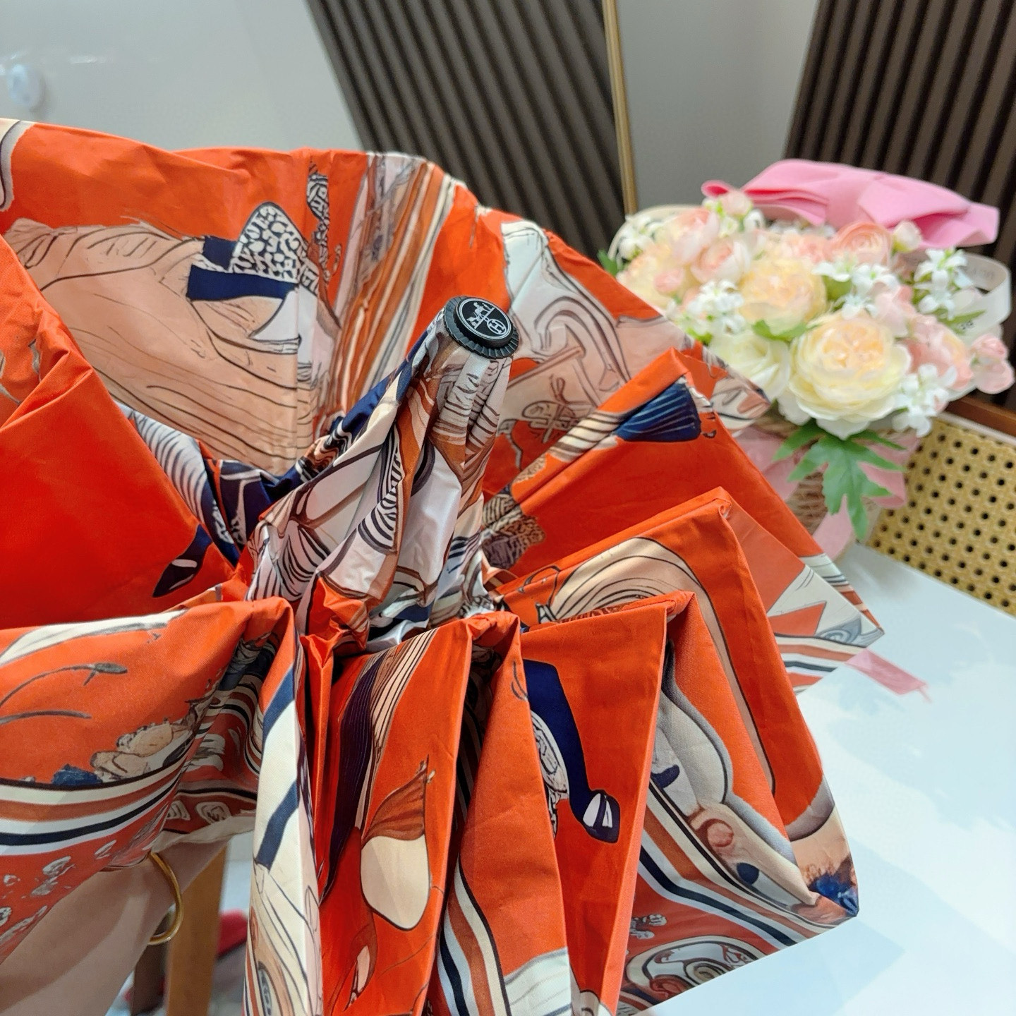 爱马仕（Hermès）   新款 极品H家三折自动伞重磅呈现 以其精湛的工艺技术和源源不断的想像力 新涂