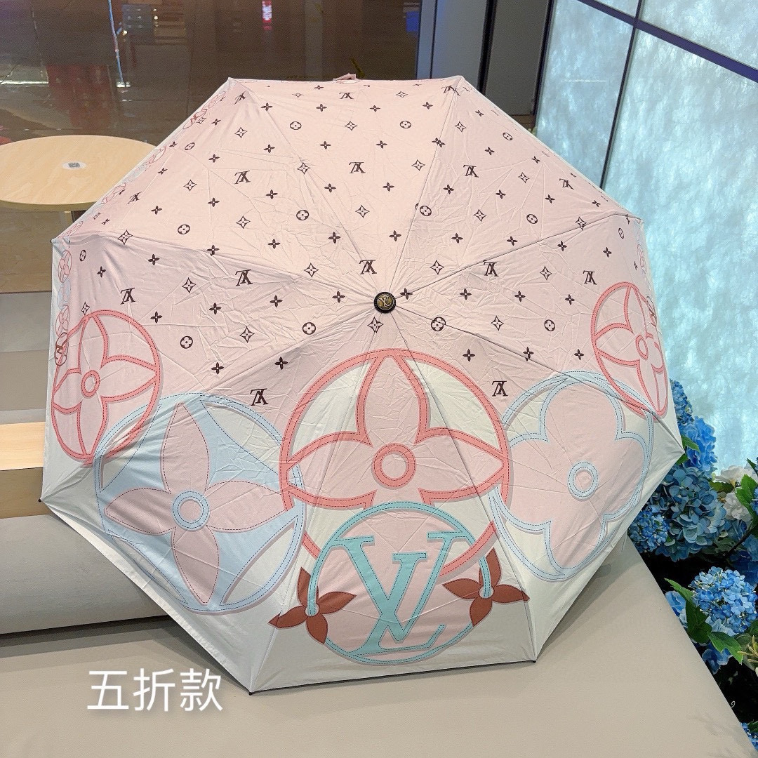 LOUIS VUITTON（路易威登）新款 五折伞 热卖款 时尚指数爆表 不论晴天雨天使用都相得益彰 