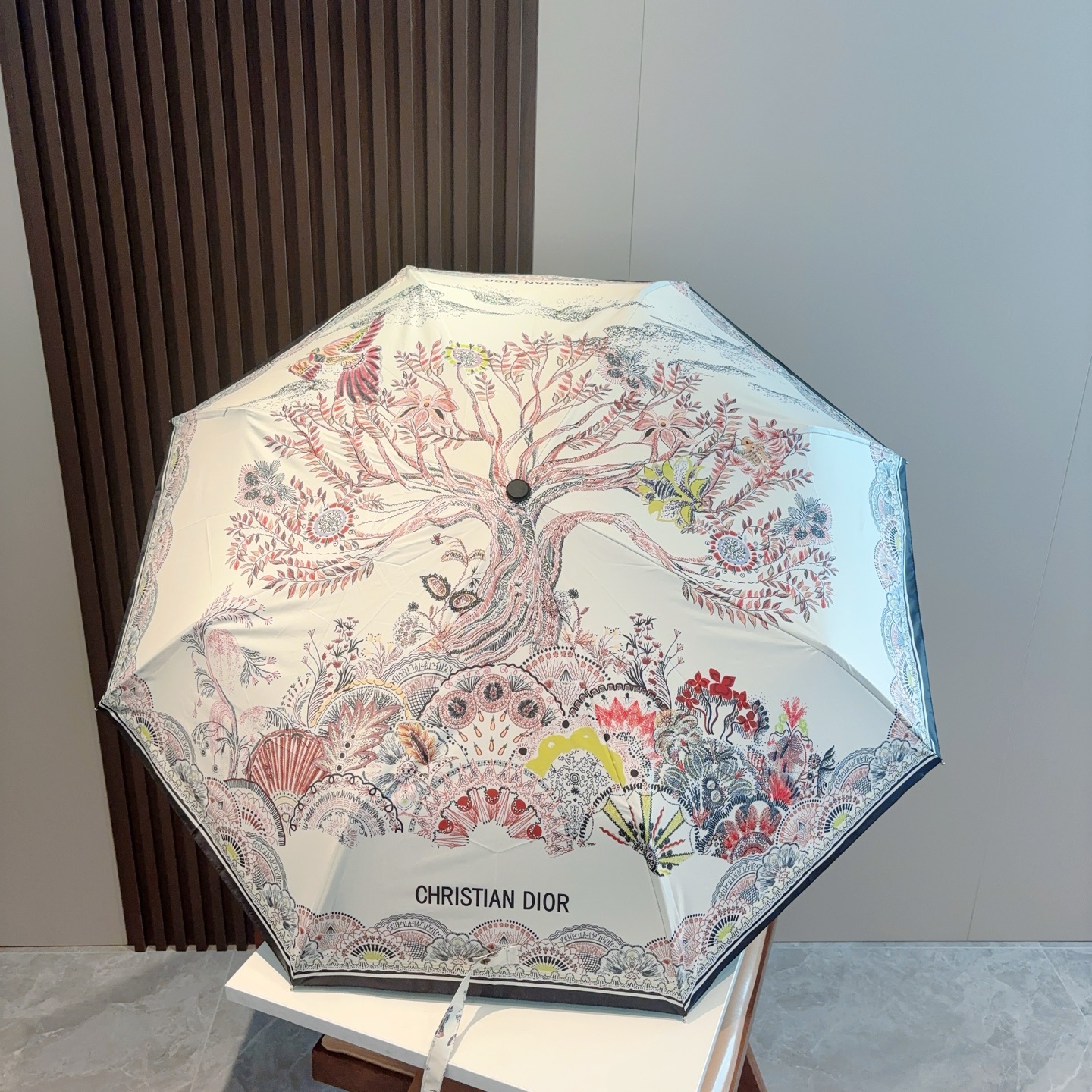  DIOR（迪奥）新款  三折自动折叠晴雨伞  时尚原单代工品质 细节精致 看得见的品质 打破一成不变 